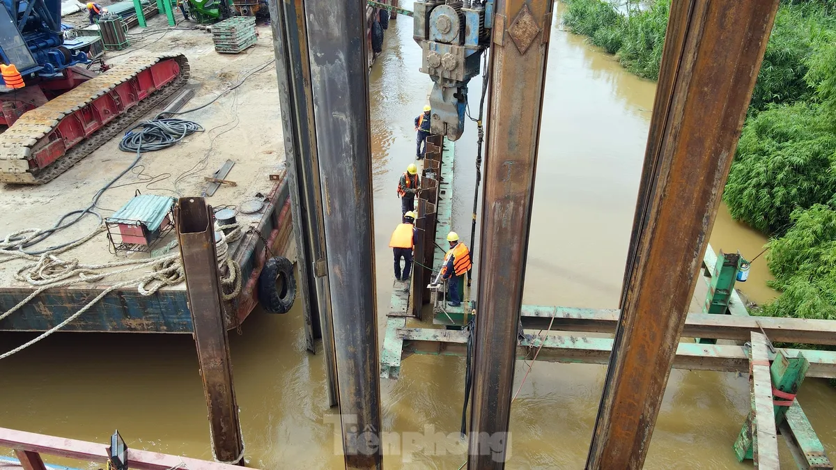 Công trường xây dựng cầu Tứ Liên sau 1 tháng thi công ảnh 3