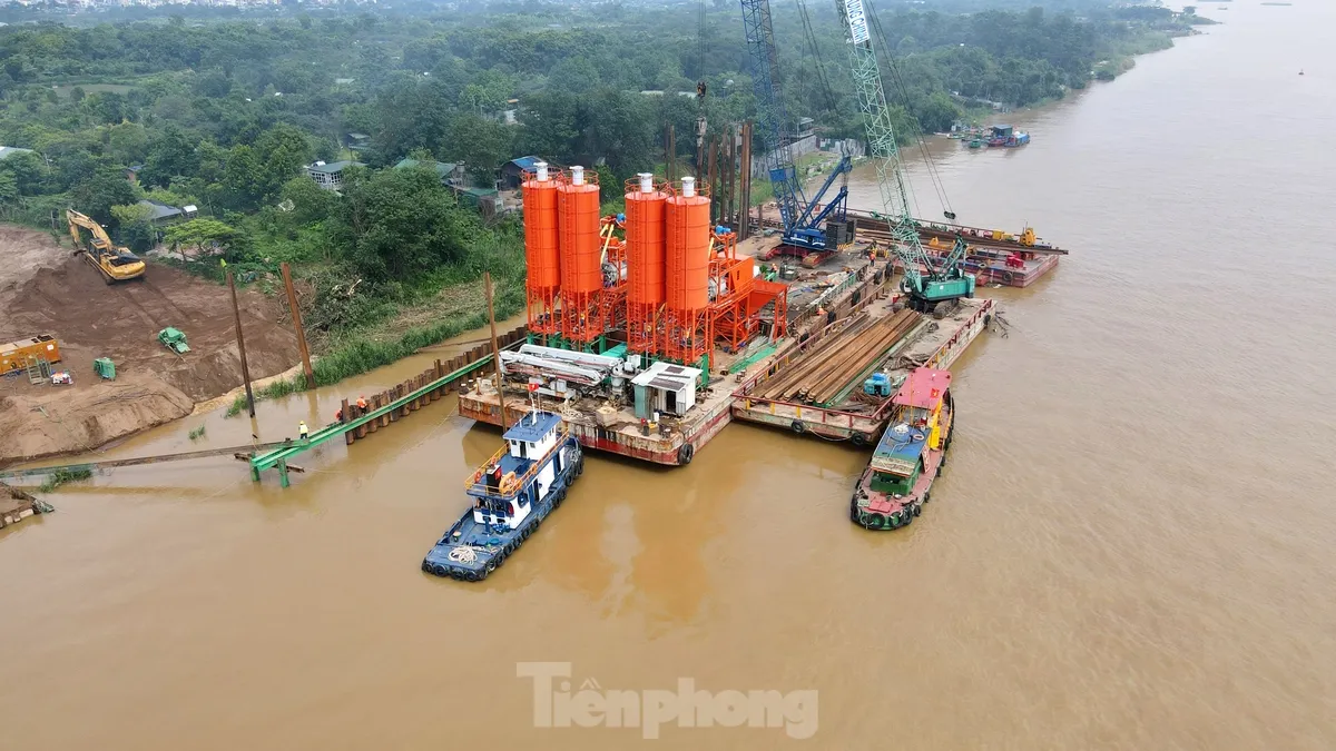 Công trường xây dựng cầu Tứ Liên sau 1 tháng thi công ảnh 7