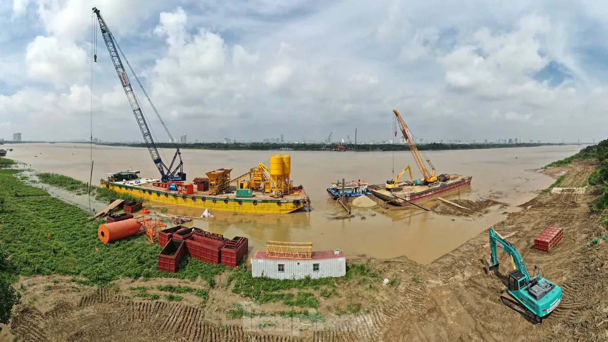 Công trường xây dựng cầu Tứ Liên sau 1 tháng thi công ảnh 8