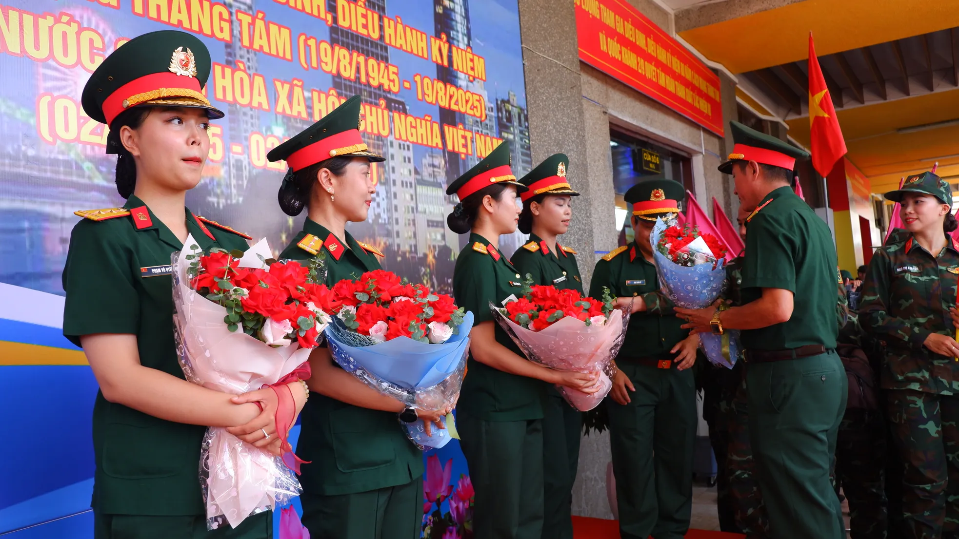 Rạng rỡ những 'bóng hồng' tham gia diễu binh mừng 80 năm Quốc khánh ảnh 15