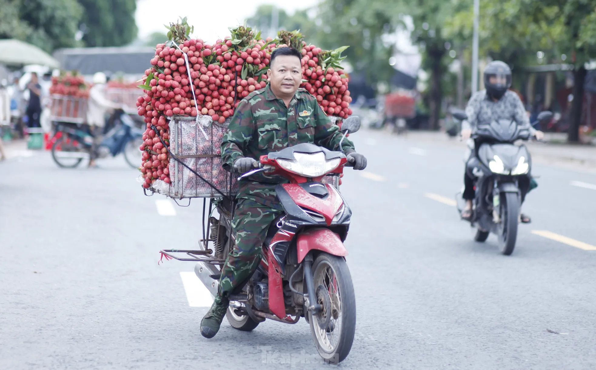 Đi chợ vải thiều Bắc Giang ảnh 1