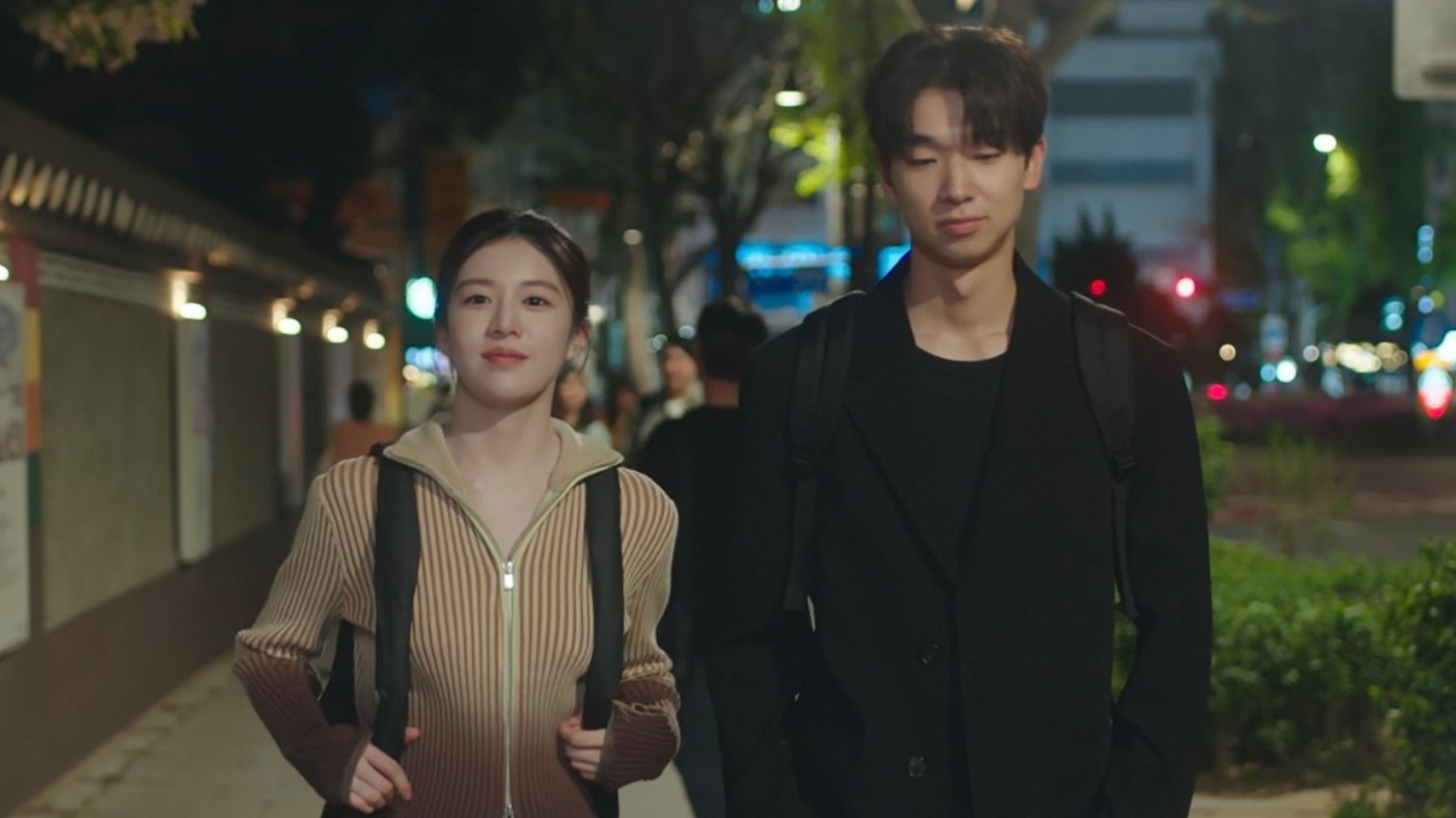 Resident Playbook: In4 bác sĩ gây mê đổ Yi Young, khán giả muốn "đạp 2 thuyền" ảnh 7