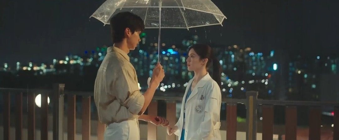 Resident Playbook: In4 bác sĩ gây mê đổ Yi Young, khán giả muốn "đạp 2 thuyền" ảnh 4