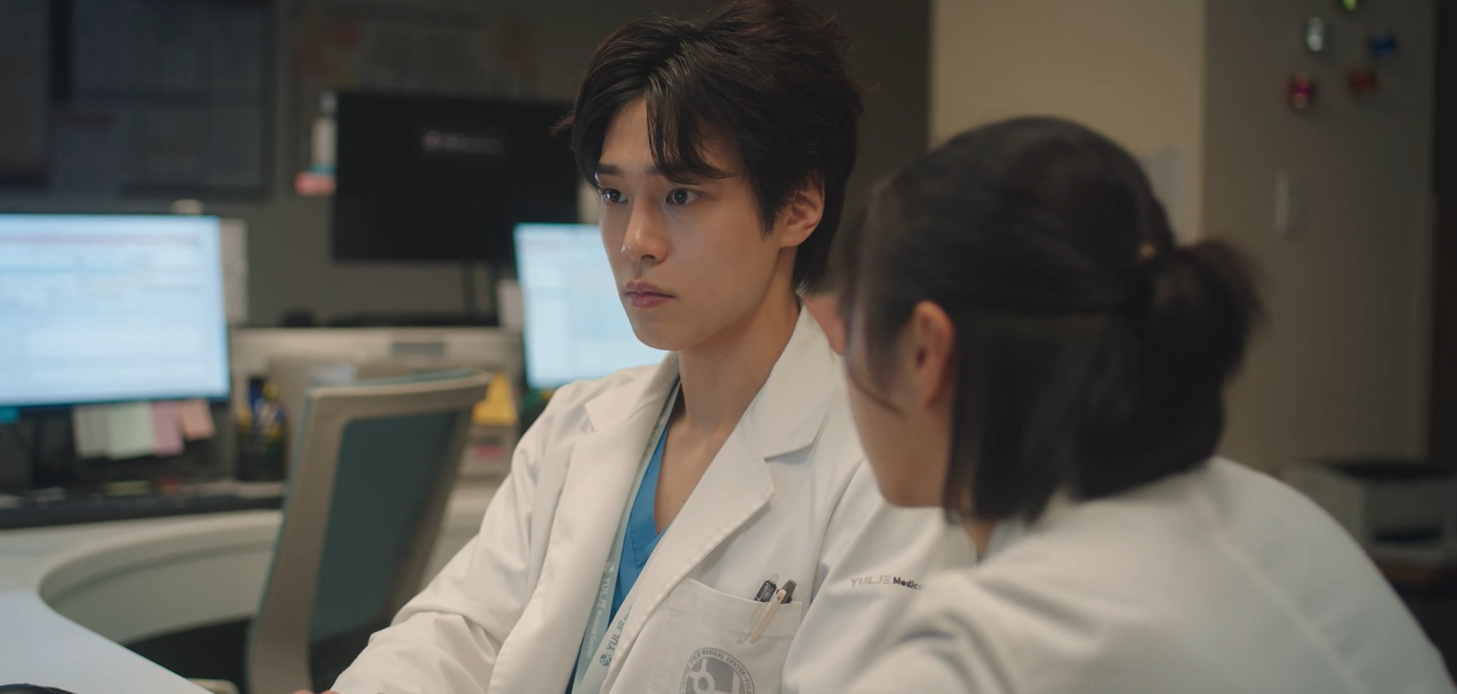 Kết Resident Playbook: Bộ tứ OBGY gieo nụ cười lẫn nước mắt, cameo "nhà Gấu" sến ảnh 2