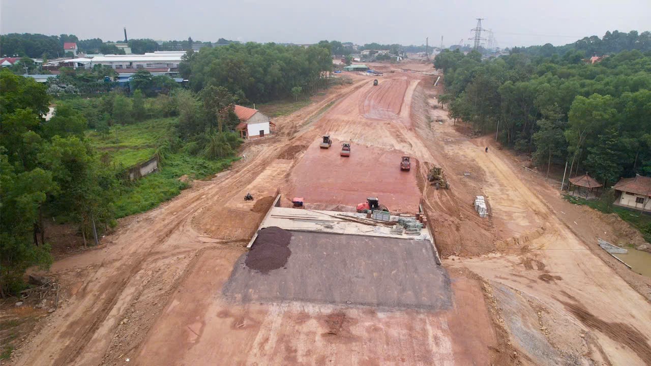 Thi công xuyên lễ trên đại công trường cao tốc Bắc Nam ảnh 20