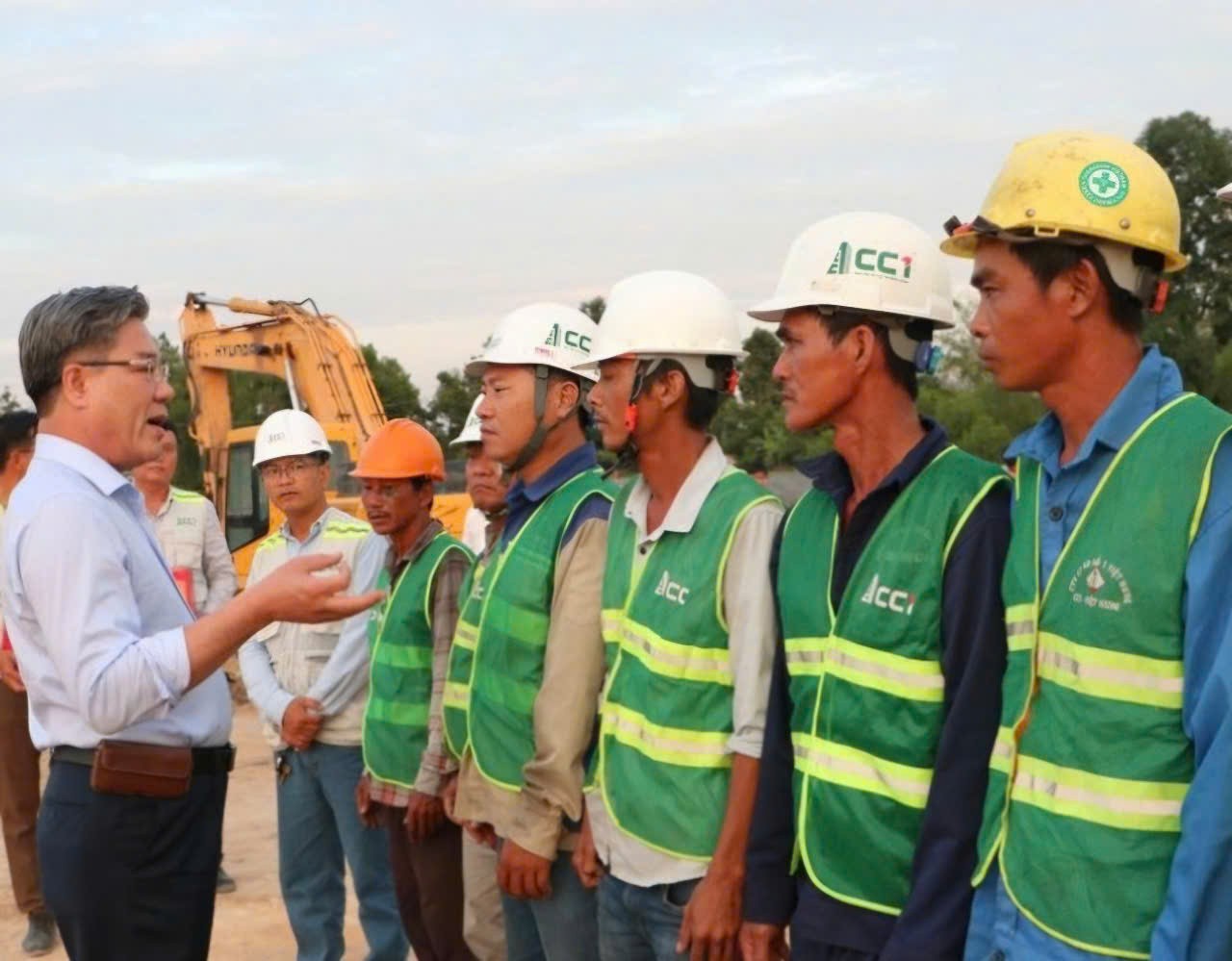 Thi công xuyên lễ trên đại công trường cao tốc Bắc Nam ảnh 19
