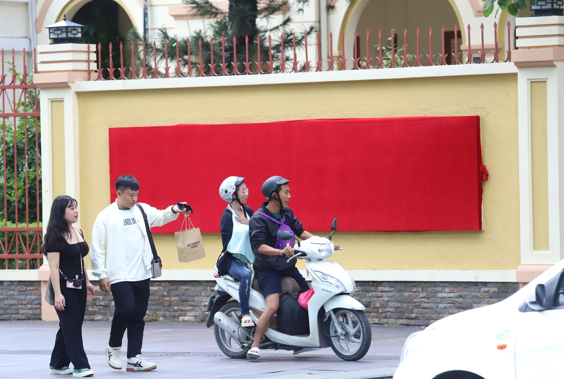 Cận cảnh bảng tên trụ sở phường Sài Gòn, Bình Thạnh ảnh 4