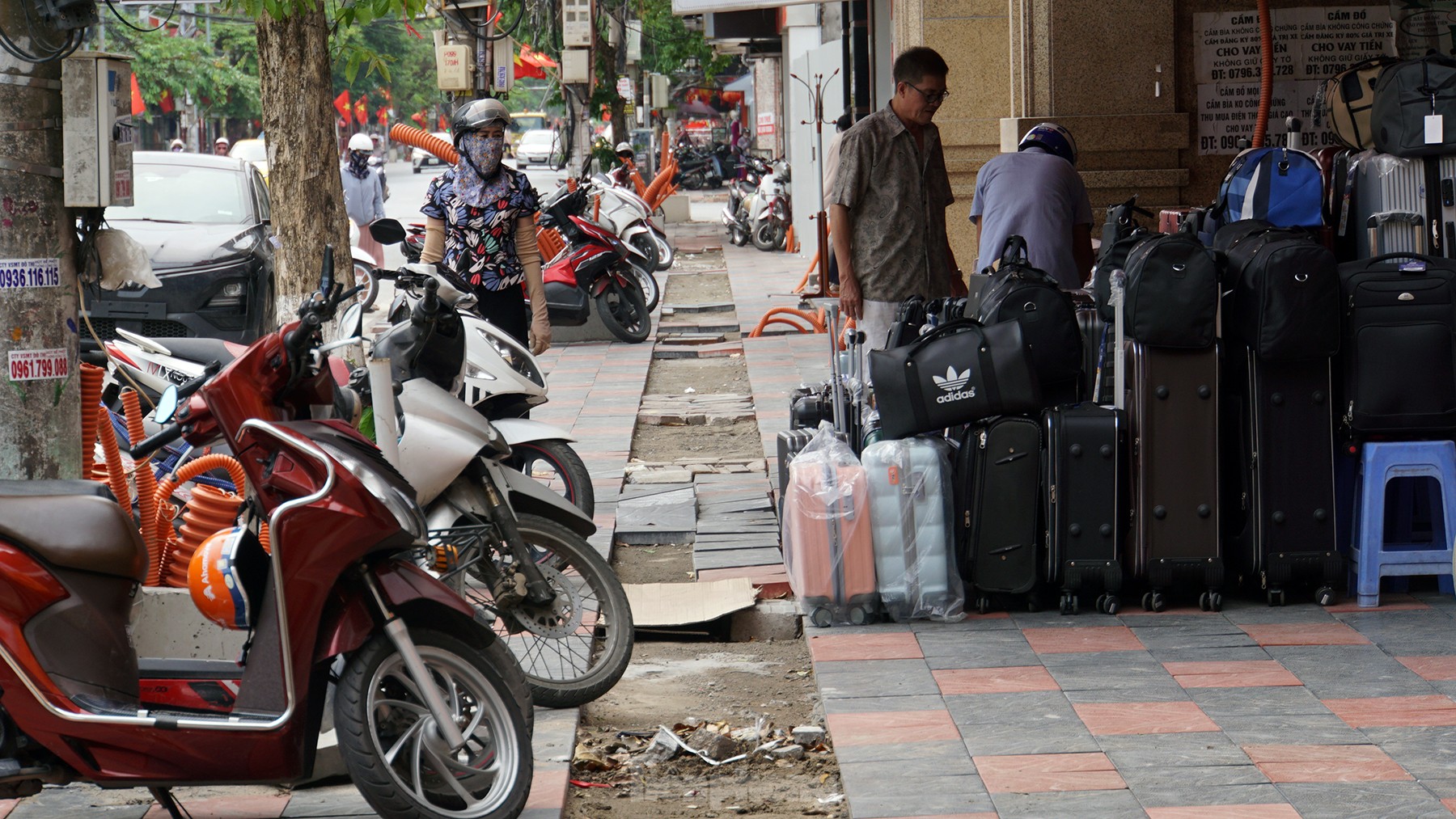 Nhếch nhác vỉa hè phố 'vàng, bạc' trung tâm Hải Phòng ảnh 10