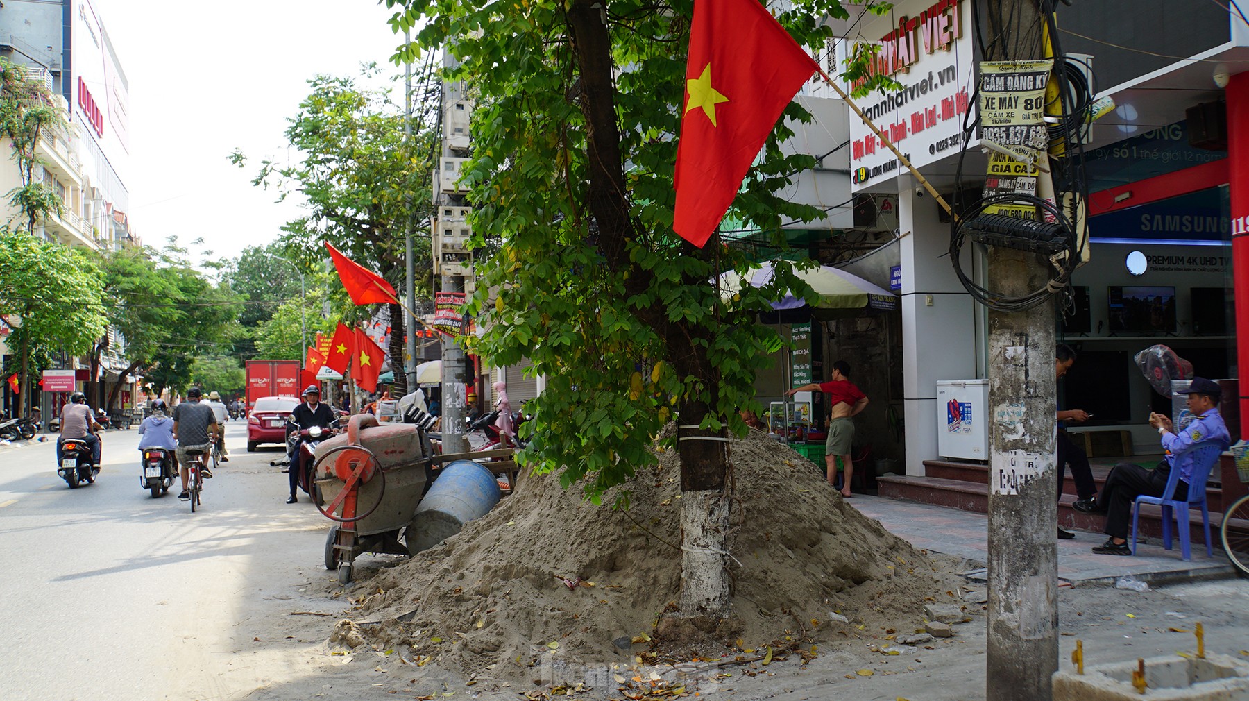 Nhếch nhác vỉa hè phố 'vàng, bạc' trung tâm Hải Phòng ảnh 21