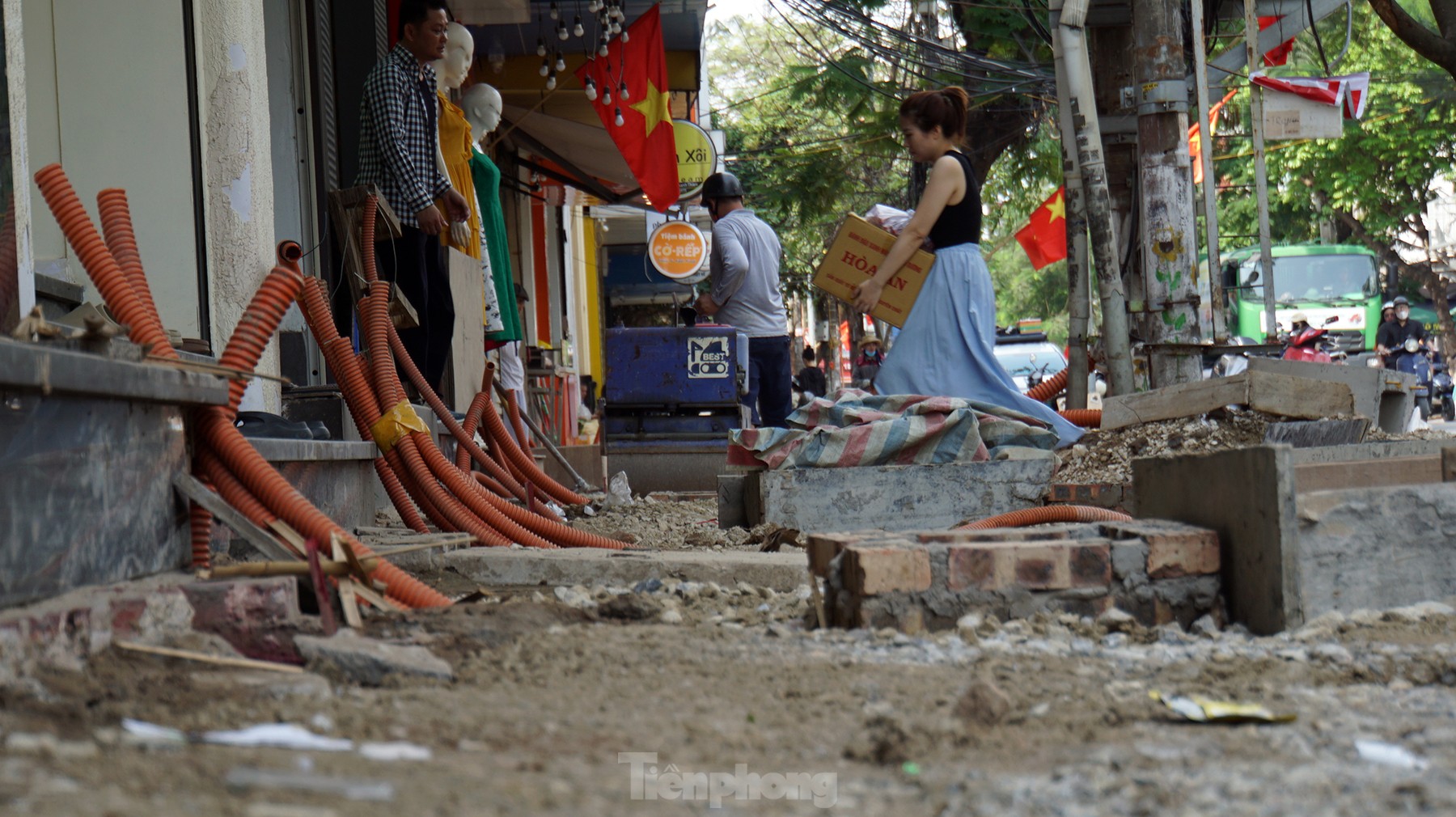 Nhếch nhác vỉa hè phố 'vàng, bạc' trung tâm Hải Phòng ảnh 24