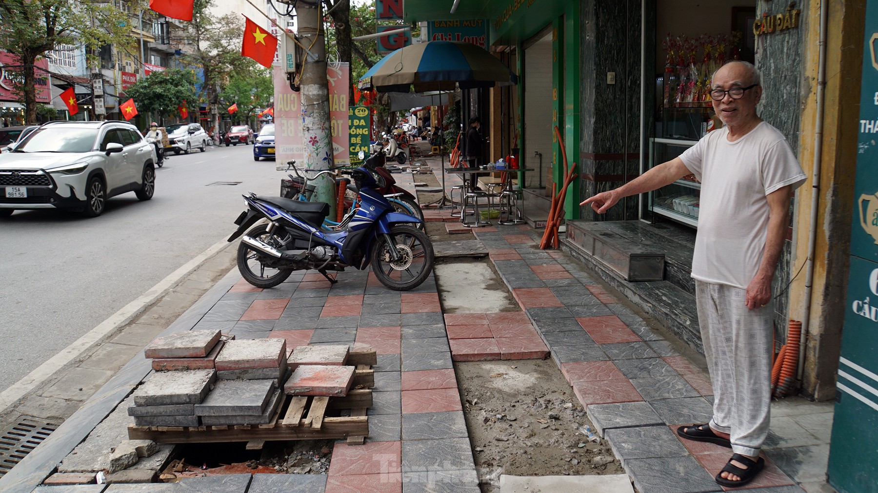 Nhếch nhác vỉa hè phố 'vàng, bạc' trung tâm Hải Phòng ảnh 6