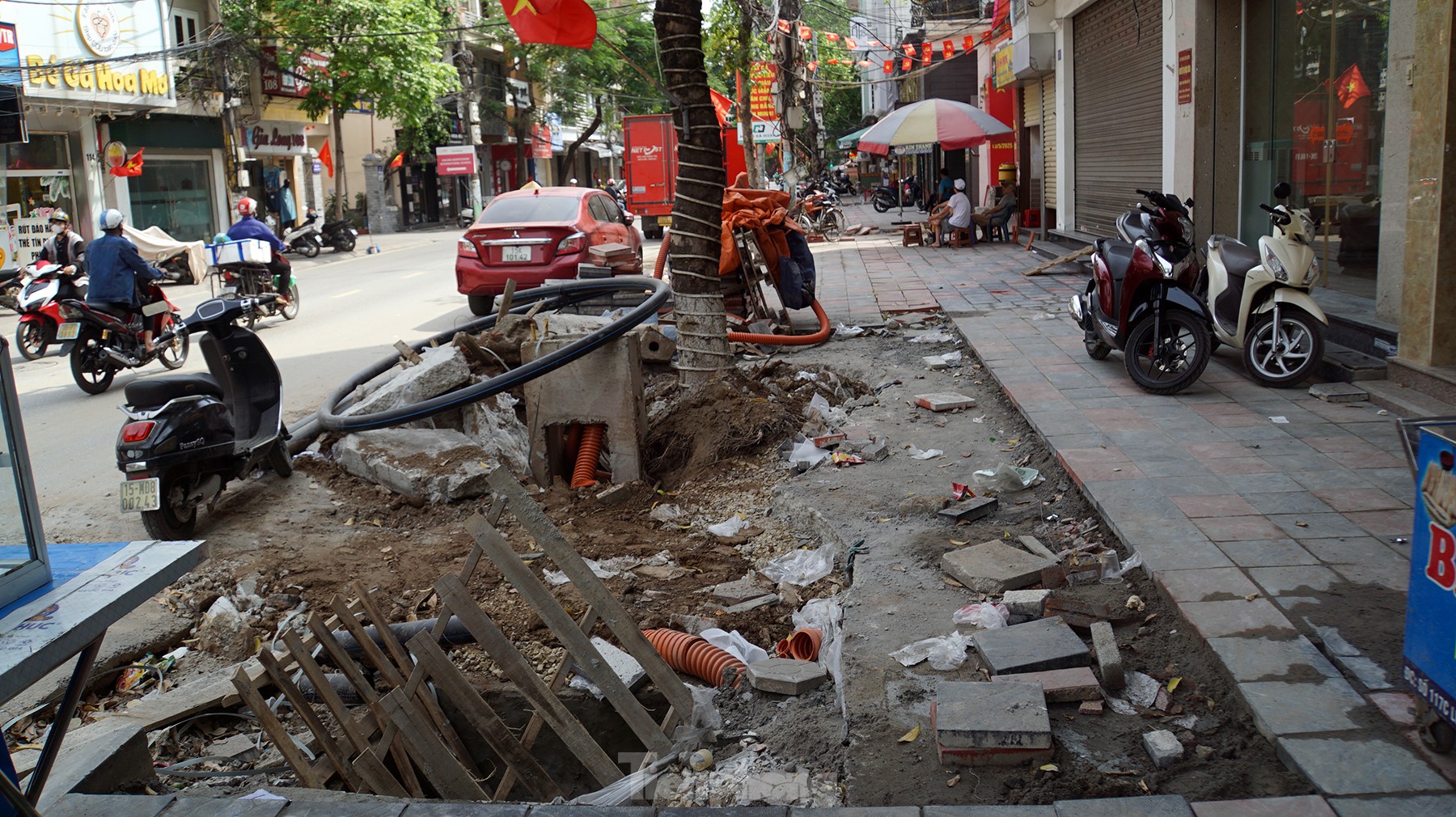 Nhếch nhác vỉa hè phố 'vàng, bạc' trung tâm Hải Phòng ảnh 31