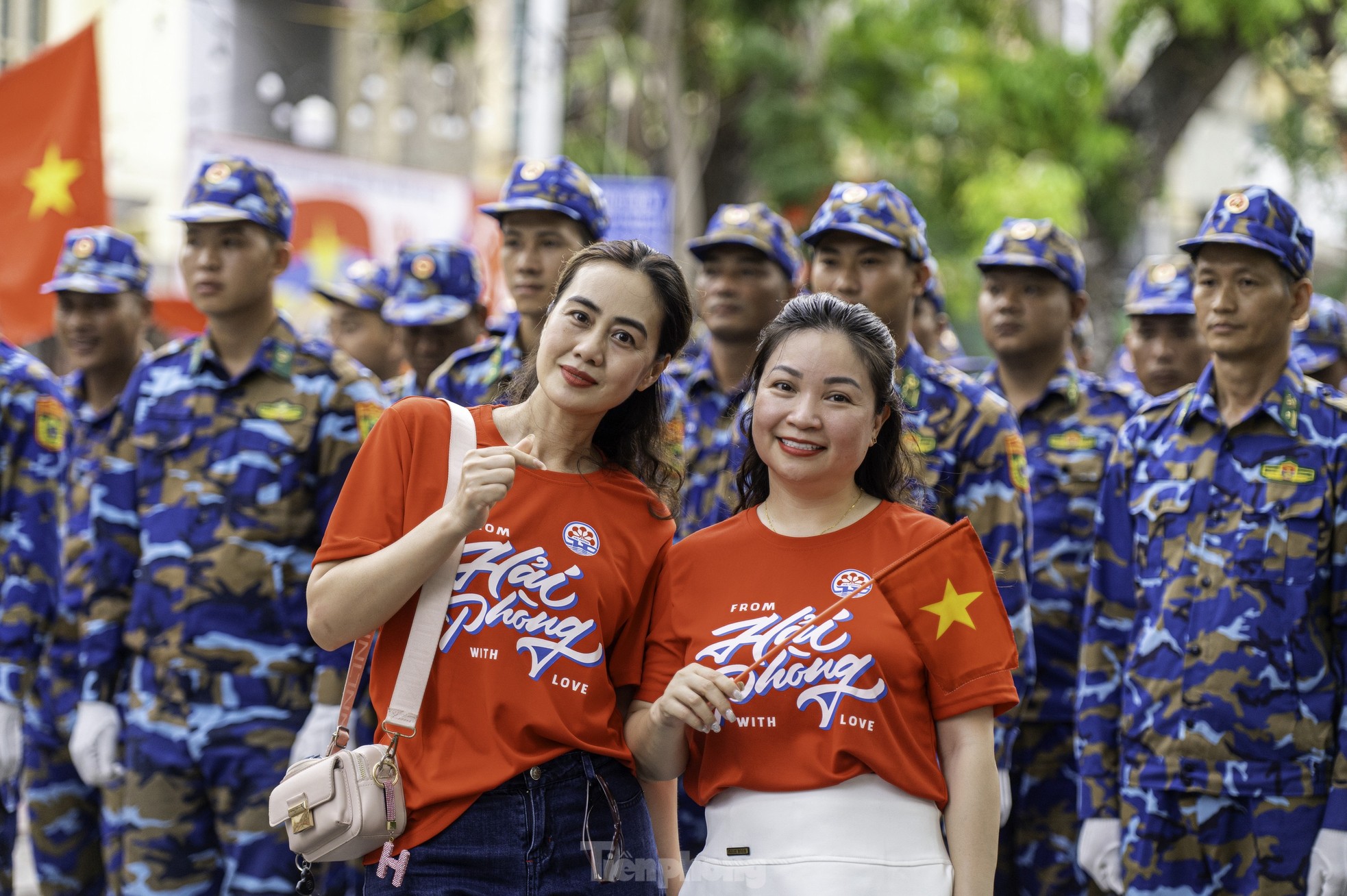 Hải Phòng rực rỡ cờ hoa mừng kỷ niệm 70 năm Ngày giải phóng ảnh 10