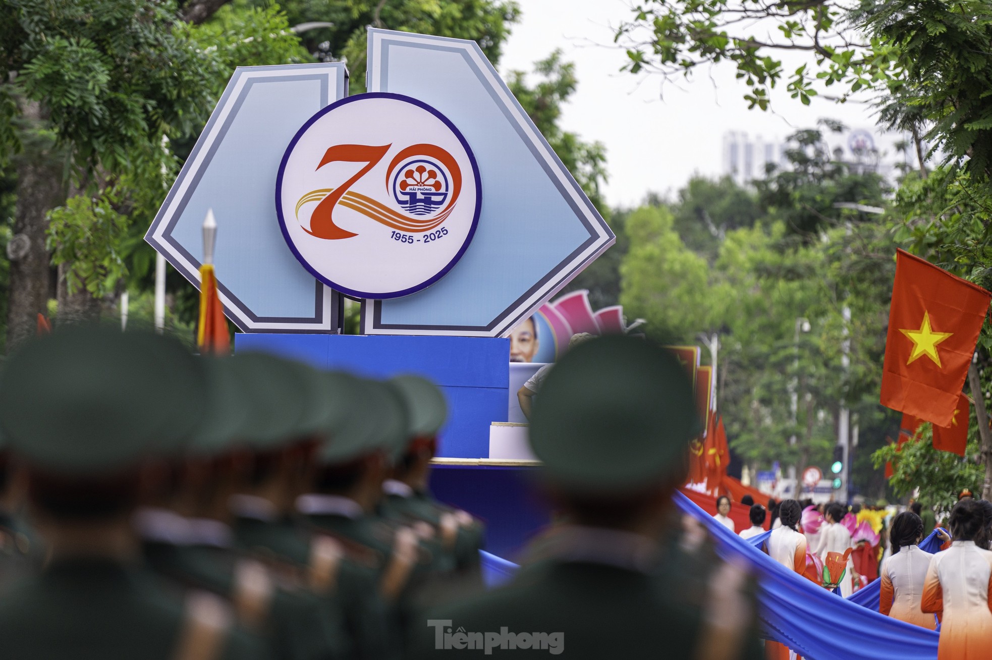 Hải Phòng rực rỡ cờ hoa mừng kỷ niệm 70 năm Ngày giải phóng ảnh 7