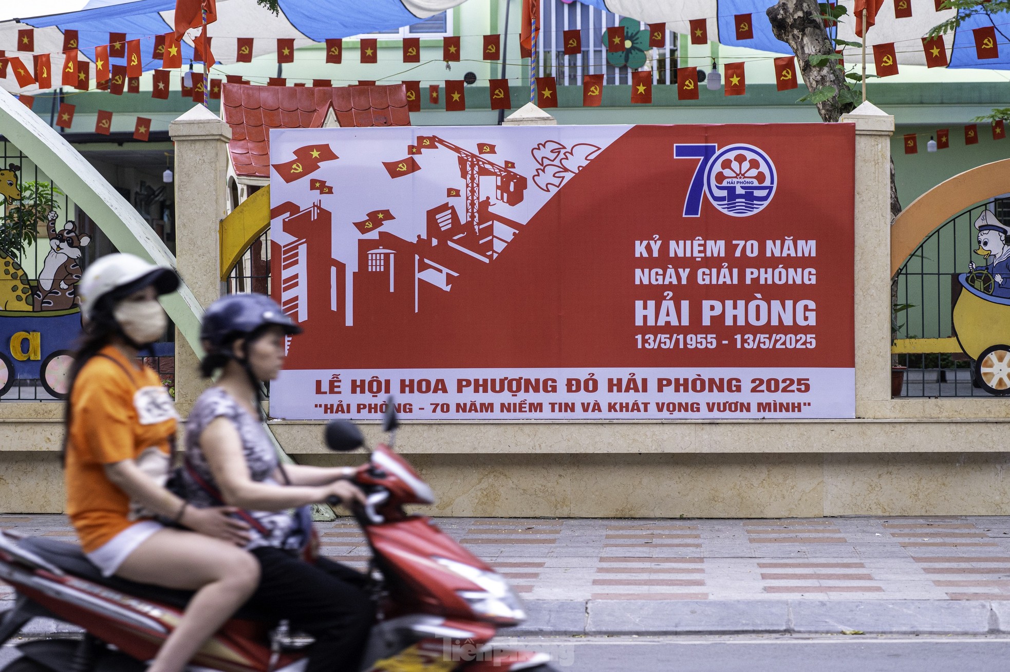 Hải Phòng rực rỡ cờ hoa mừng kỷ niệm 70 năm Ngày giải phóng ảnh 14