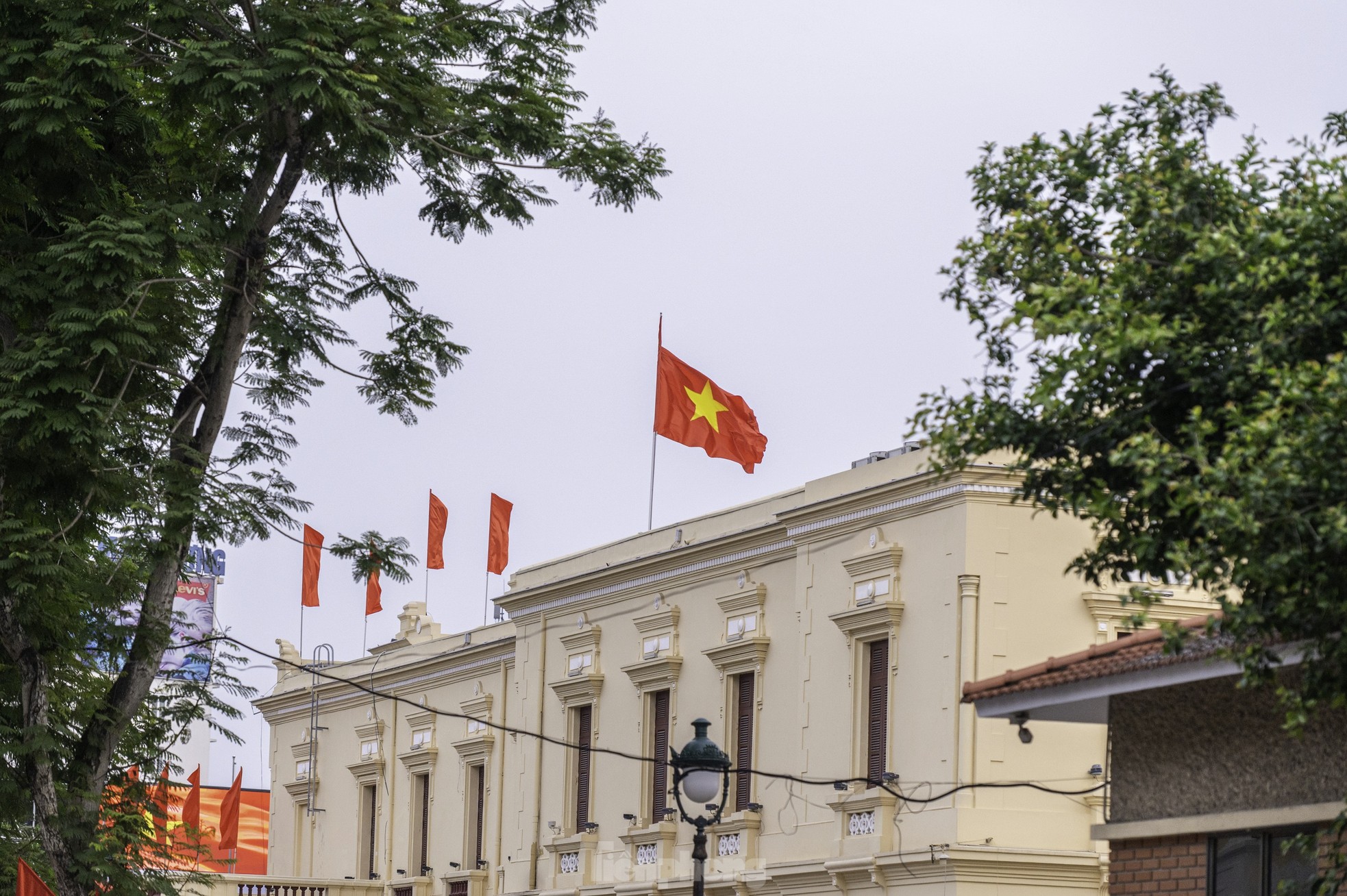 Hải Phòng rực rỡ cờ hoa mừng kỷ niệm 70 năm Ngày giải phóng ảnh 16