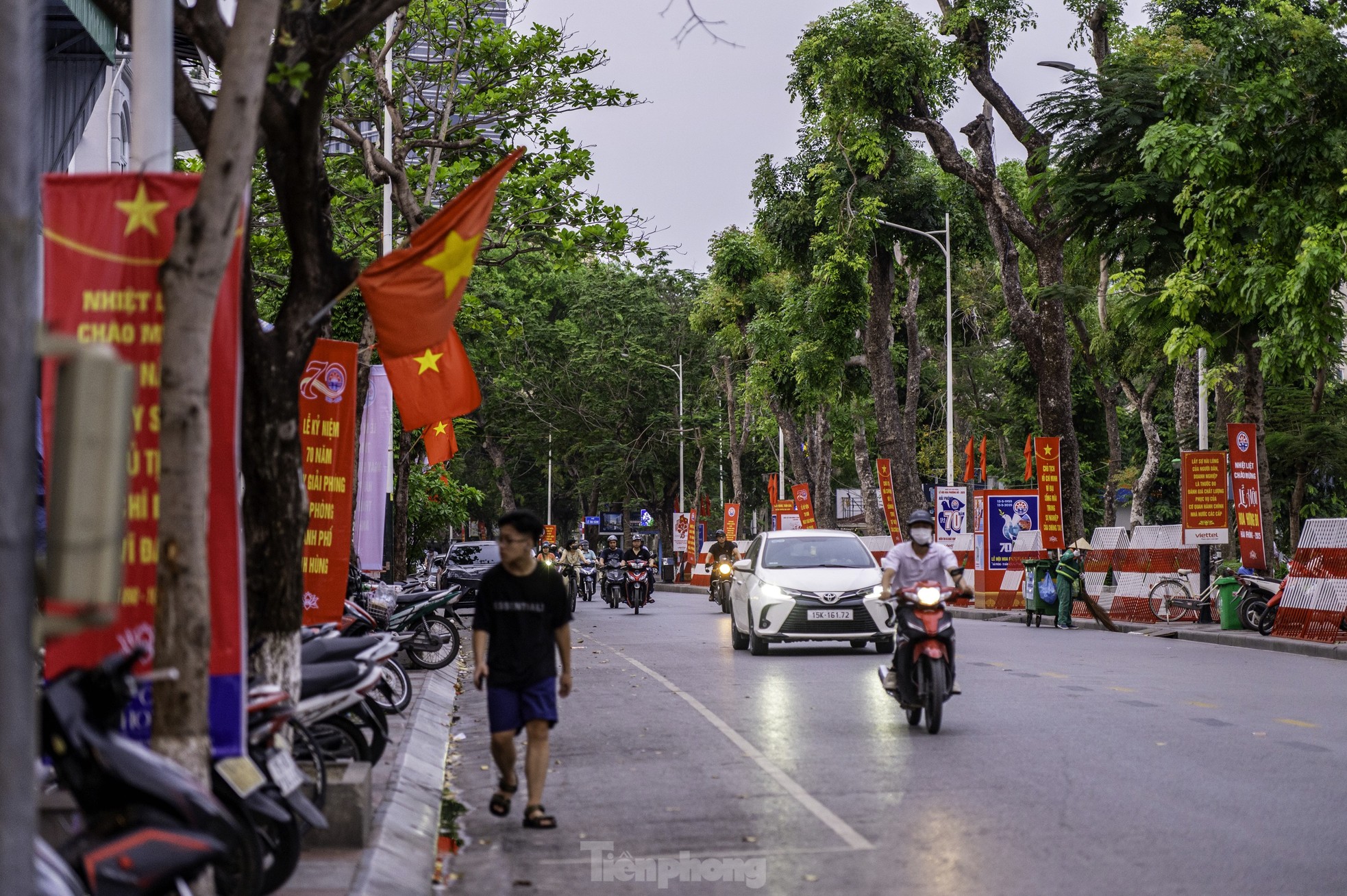 Hải Phòng rực rỡ cờ hoa mừng kỷ niệm 70 năm Ngày giải phóng ảnh 12