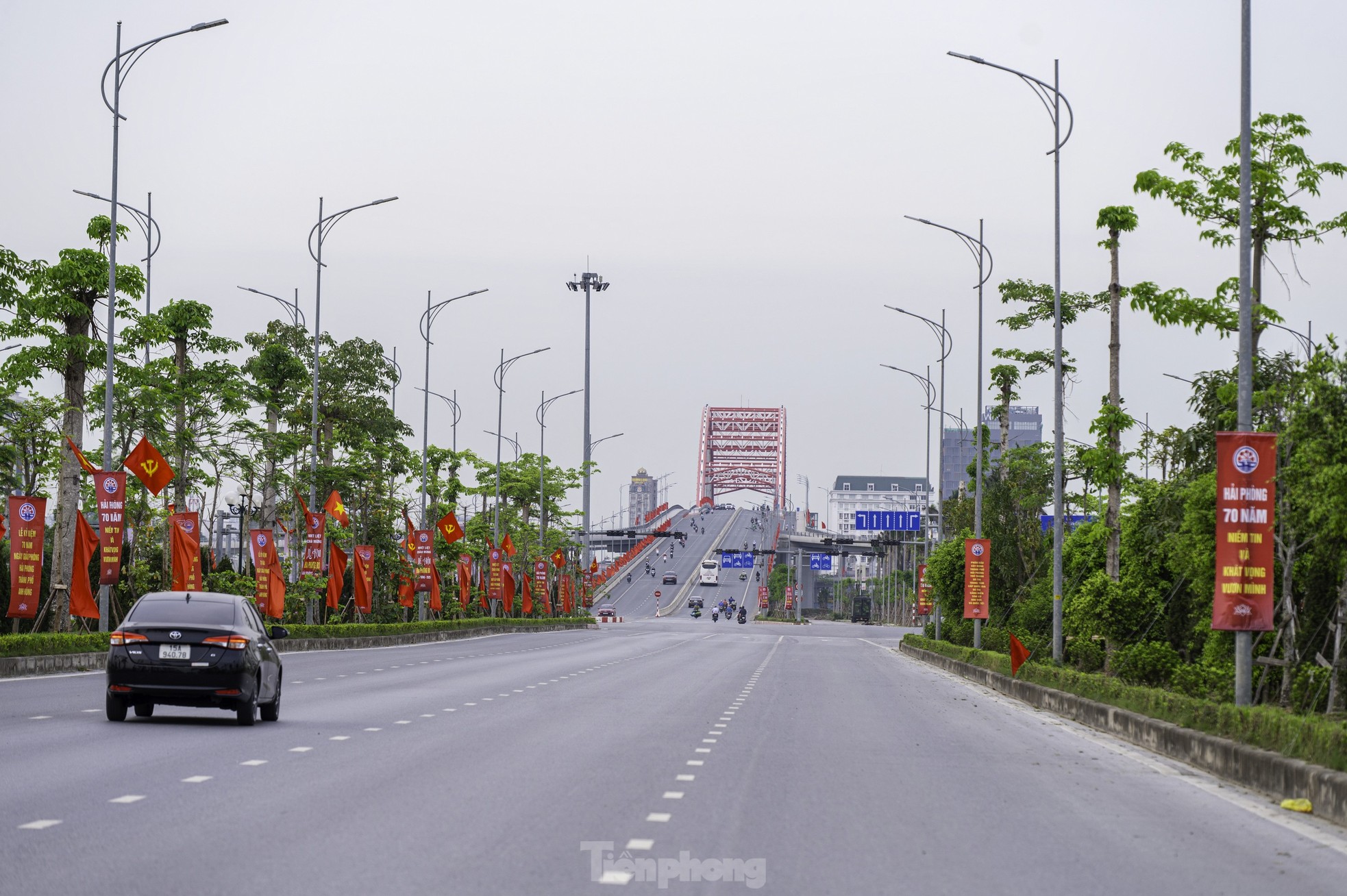 Hải Phòng rực rỡ cờ hoa mừng kỷ niệm 70 năm Ngày giải phóng ảnh 21