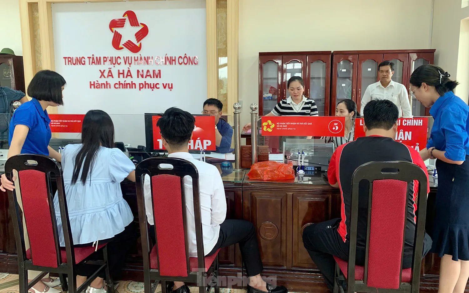 Tuổi trẻ Hải Phòng hỗ trợ người cao tuổi làm thủ tục hành chính ảnh 5