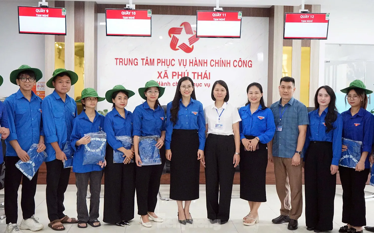 Tuổi trẻ Hải Phòng hỗ trợ người cao tuổi làm thủ tục hành chính ảnh 12