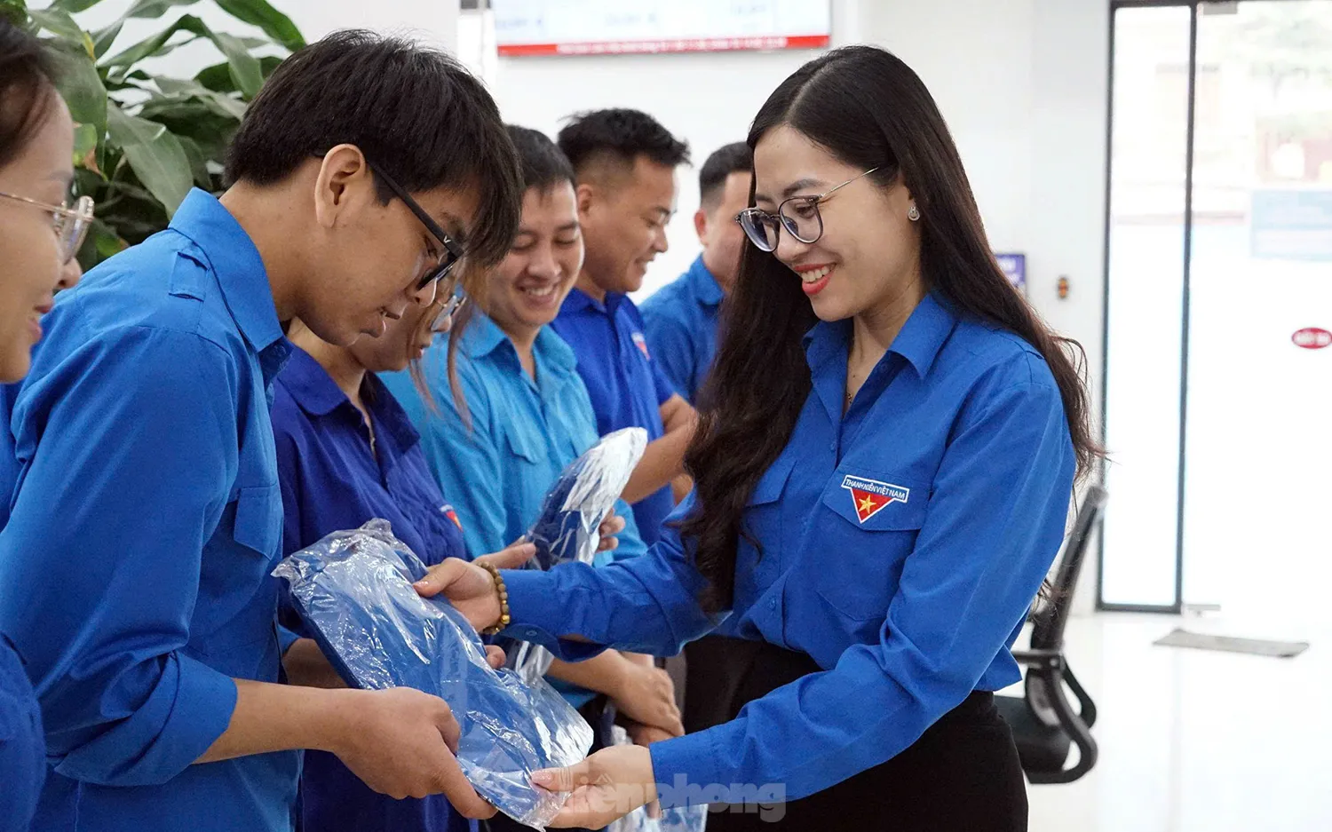 Tuổi trẻ Hải Phòng hỗ trợ người cao tuổi làm thủ tục hành chính ảnh 13