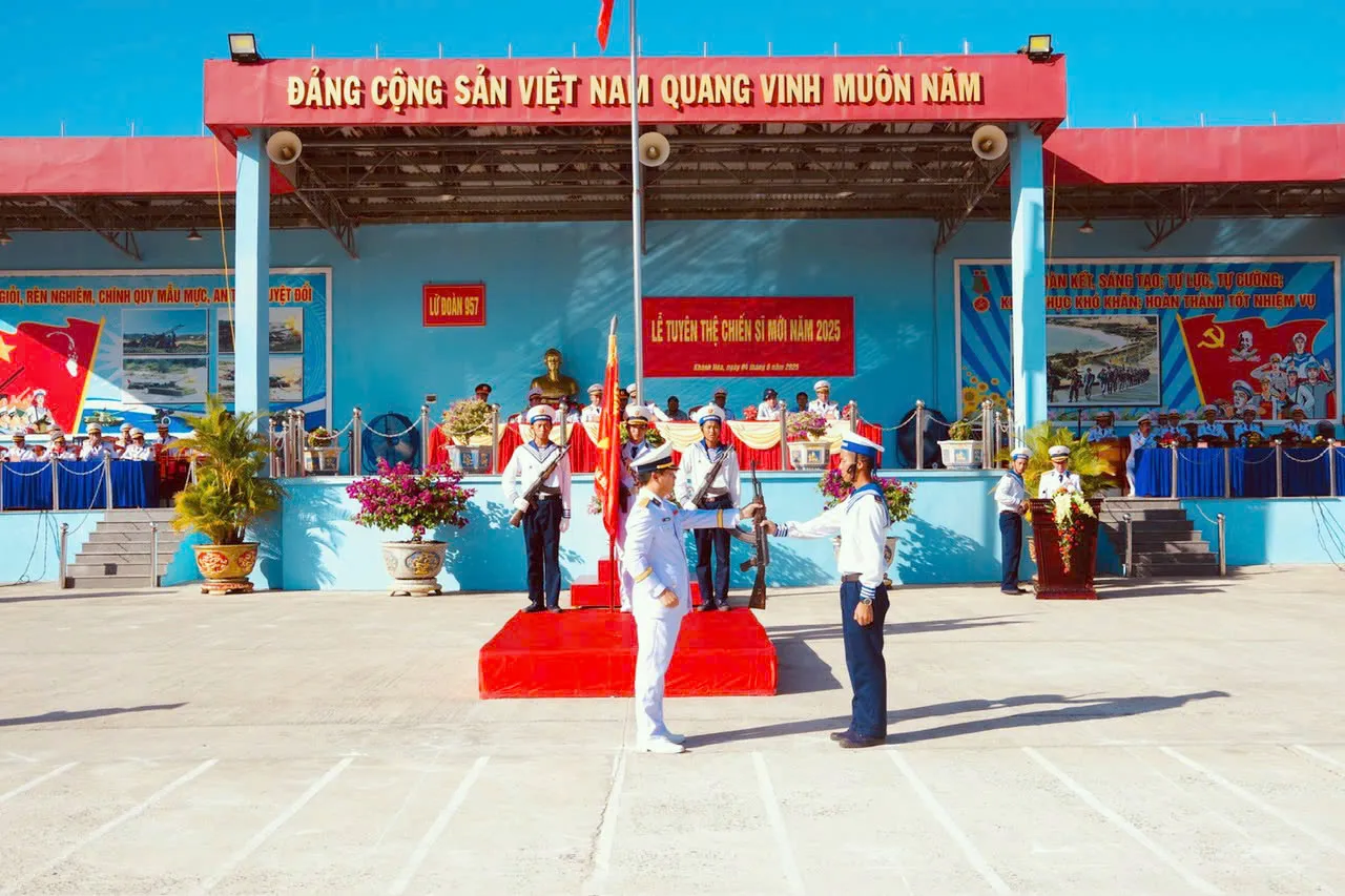 Thượng tướng Trịnh Văn Quyết yêu cầu chiến sĩ Hải quân khắc sâu lời thề danh dự ảnh 9