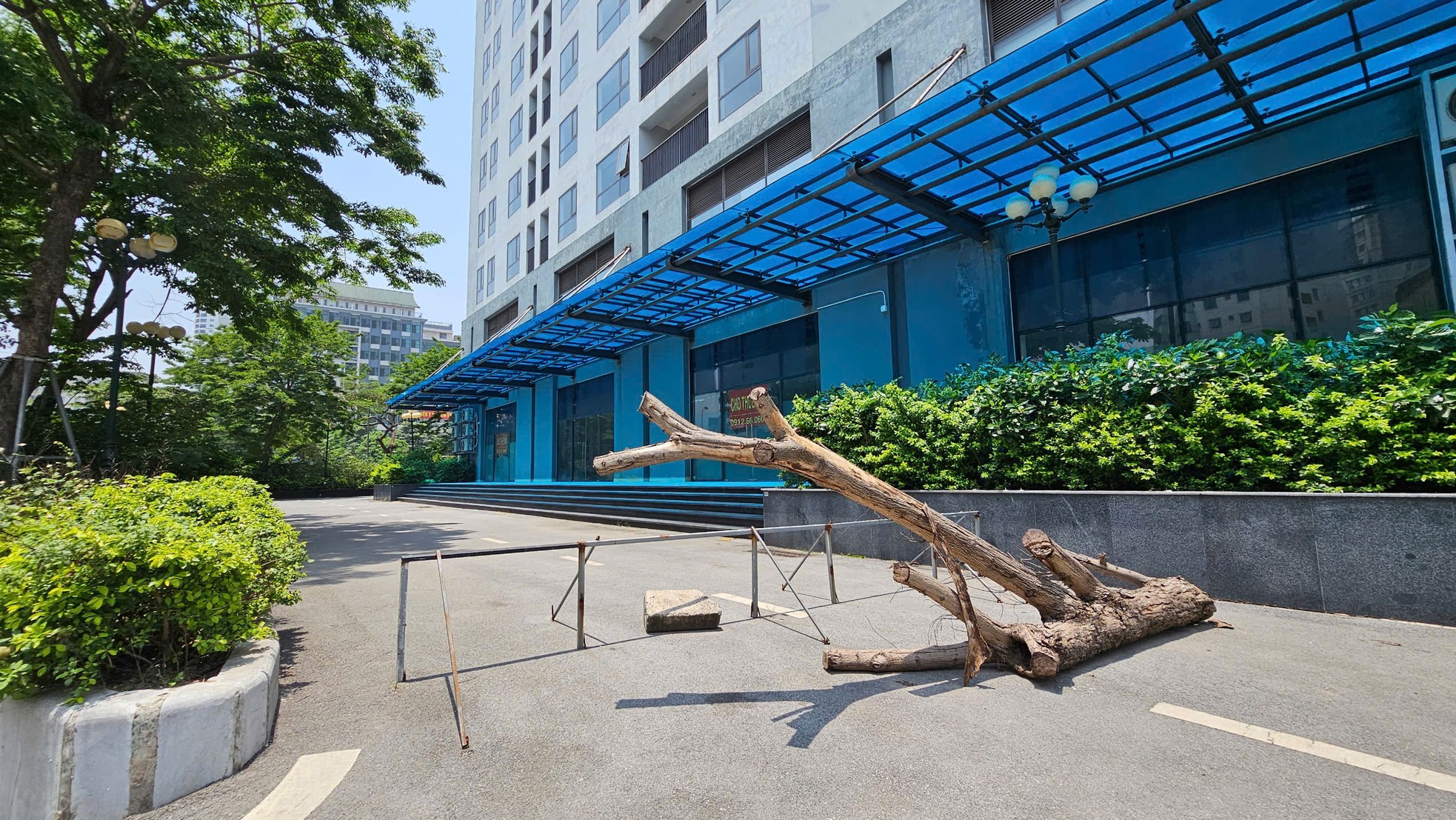 Cận cảnh khu hàng trăm căn hộ được 'đặt hàng' làm nhà tái định cư bỏ hoang giữa lúc dân 'khát' nhà ở ảnh 6