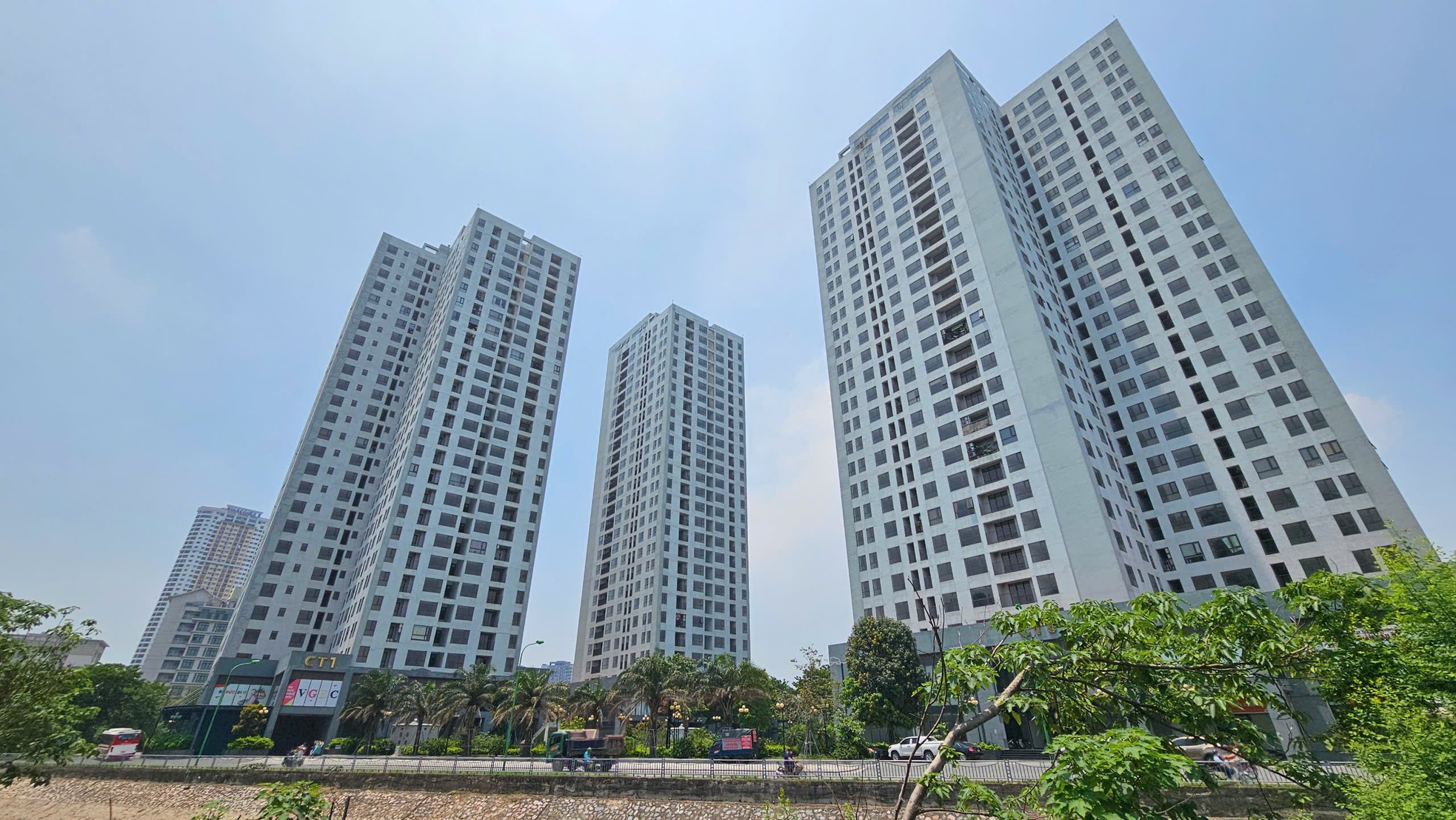 Cận cảnh khu hàng trăm căn hộ được 'đặt hàng' làm nhà tái định cư bỏ hoang giữa lúc dân 'khát' nhà ở ảnh 3