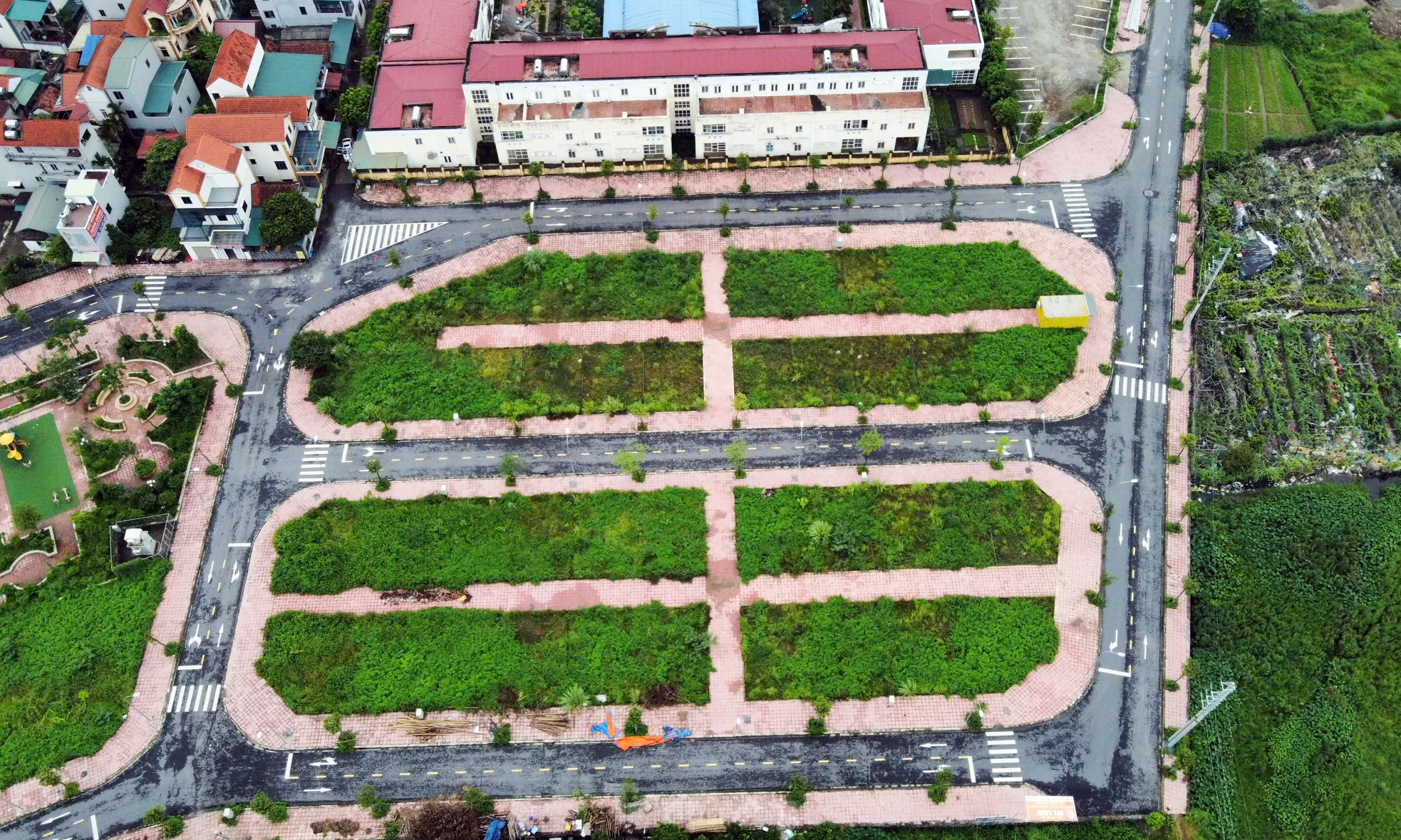 Hà Nội: Rầm rộ đấu giá đất rồi... bỏ hoang lãng phí ảnh 8