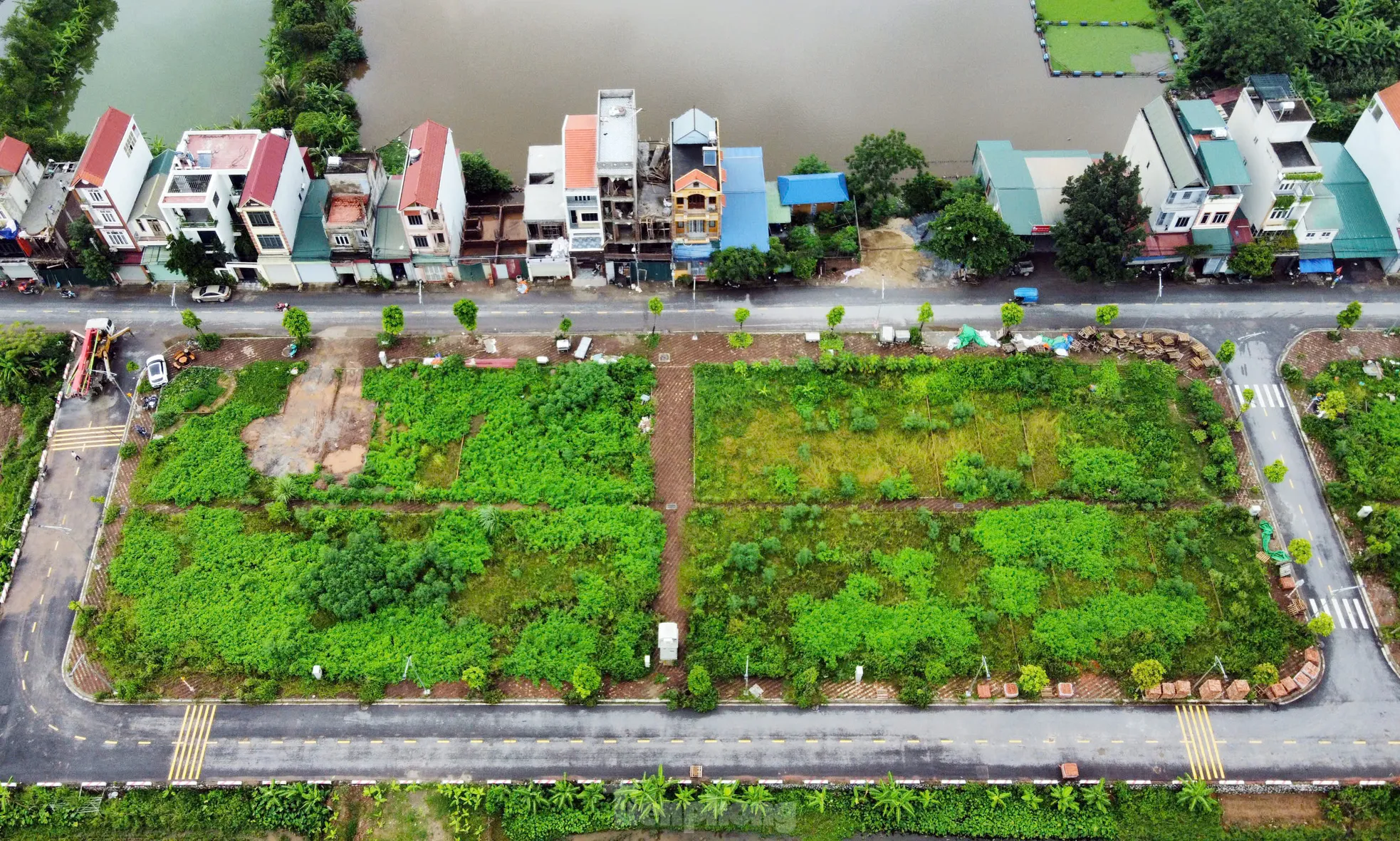 Hà Nội: Rầm rộ đấu giá đất rồi... bỏ hoang lãng phí ảnh 4