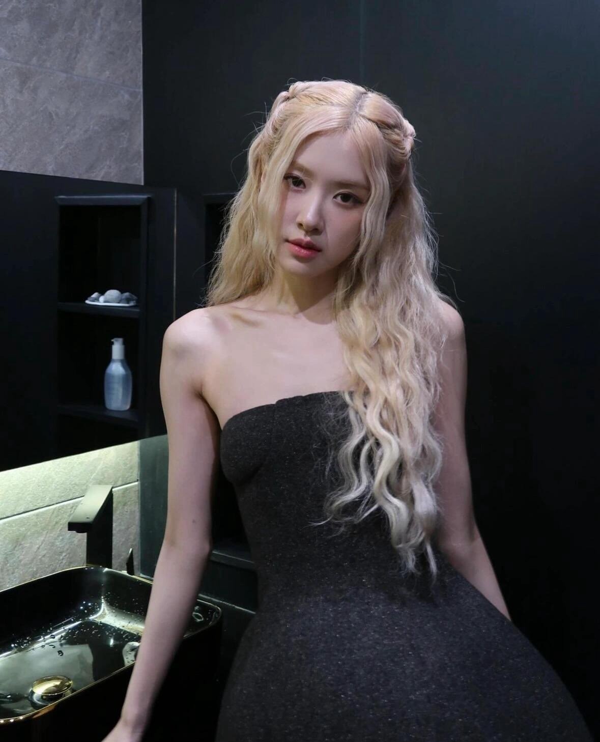 Rosé (BlackPink) xinh như búp bê nhưng vẫn gây lo ngại ảnh 3