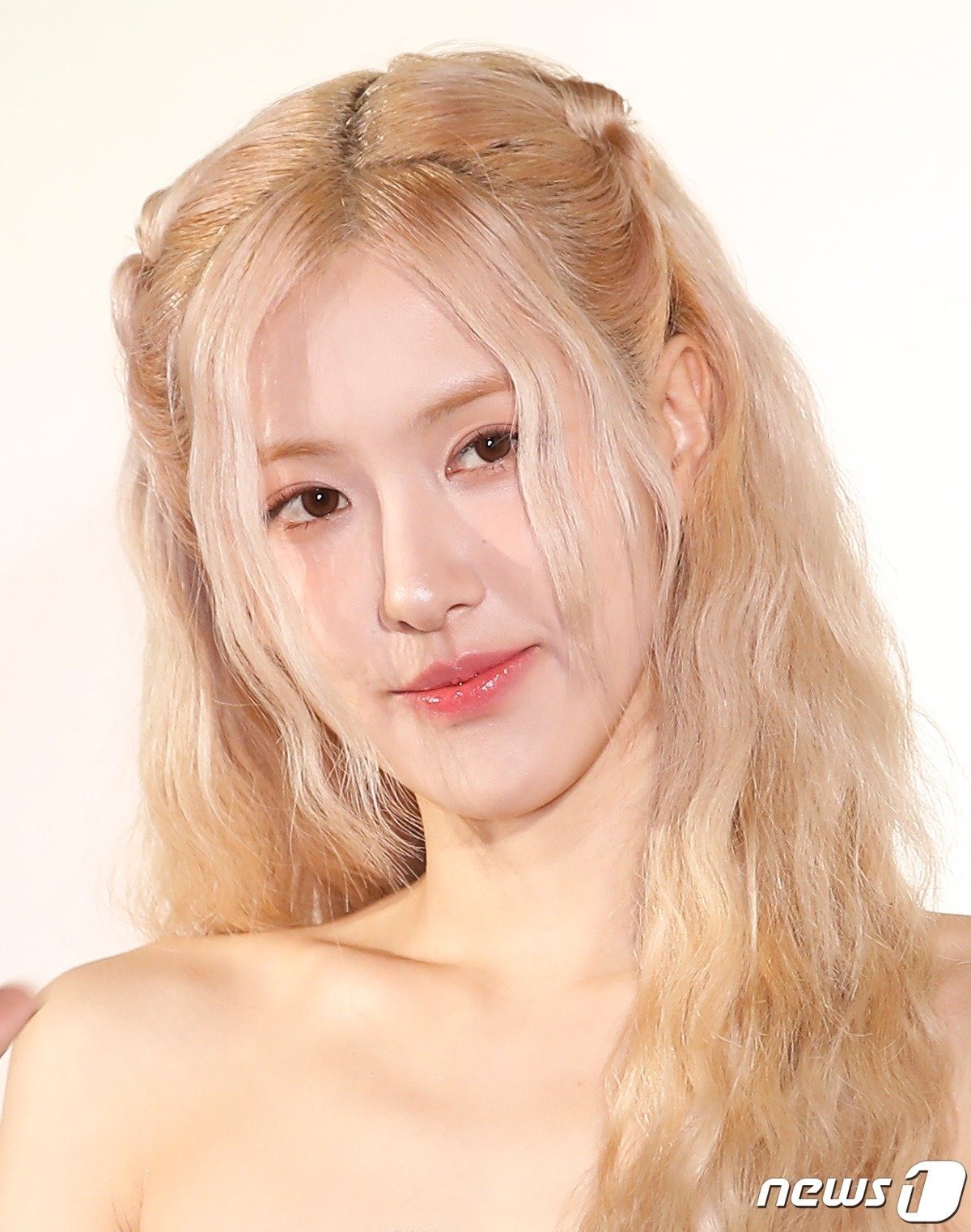 Rosé (BlackPink) xinh như búp bê nhưng vẫn gây lo ngại ảnh 11