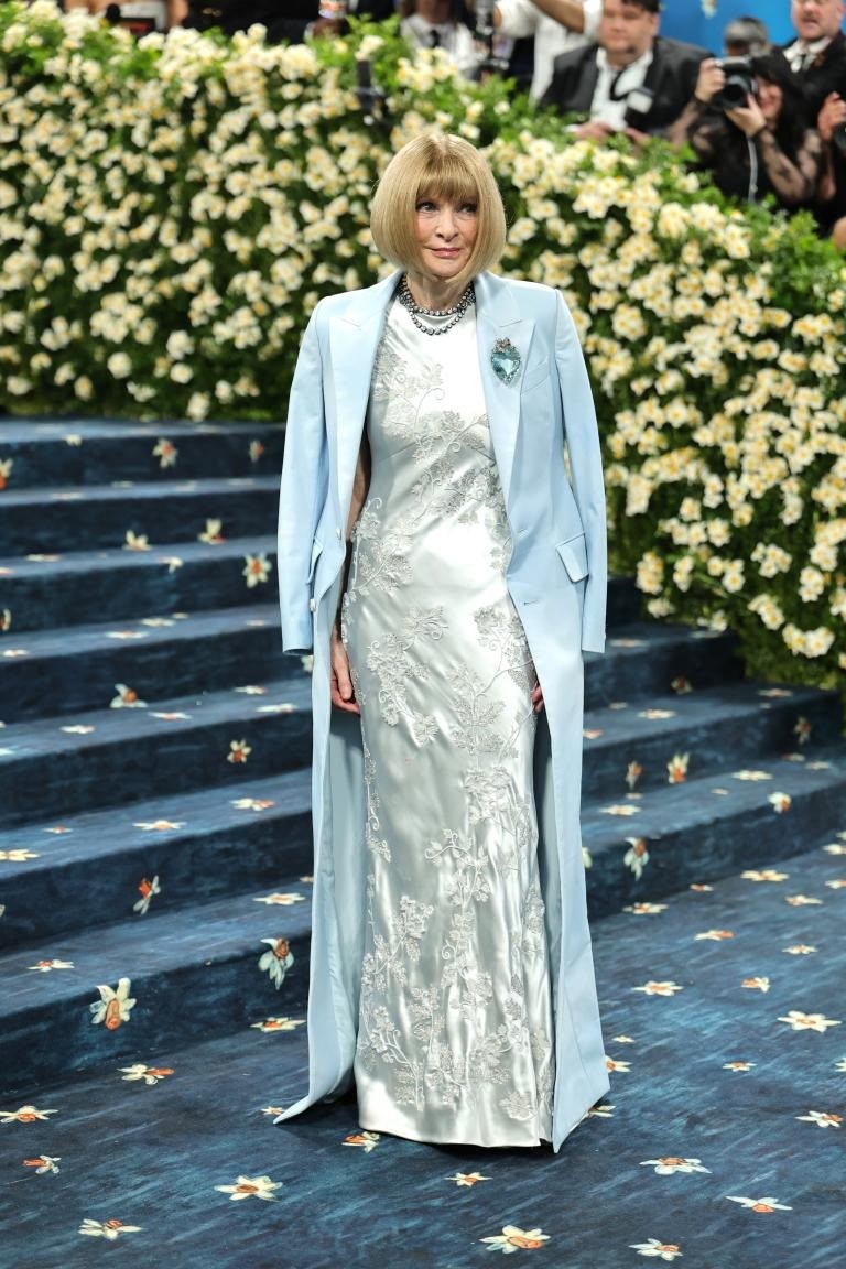 Jennie (BlackPink) kín đáo, Lisa diện quần như nội y ở Met Gala ảnh 1