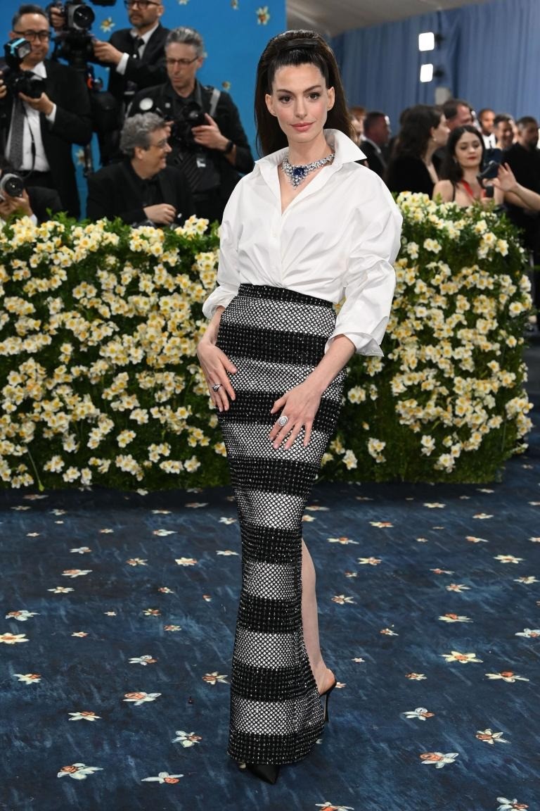 Jennie (BlackPink) kín đáo, Lisa diện quần như nội y ở Met Gala ảnh 9