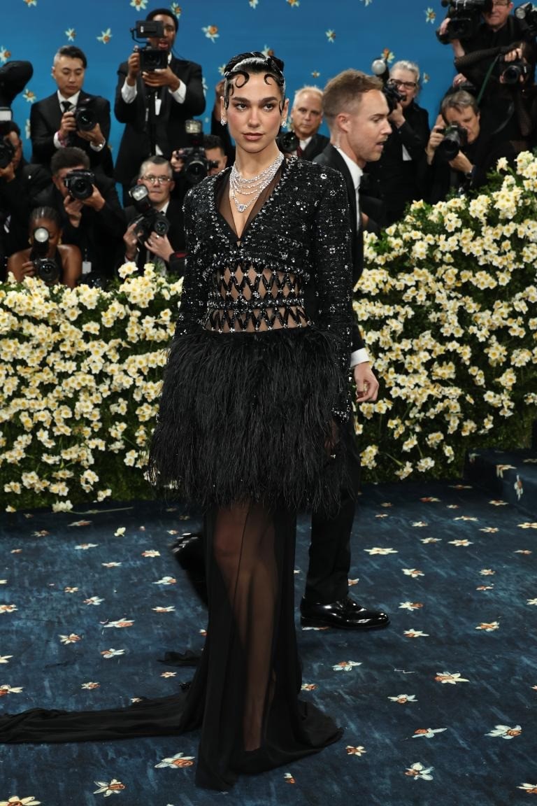 Jennie (BlackPink) kín đáo, Lisa diện quần như nội y ở Met Gala ảnh 10