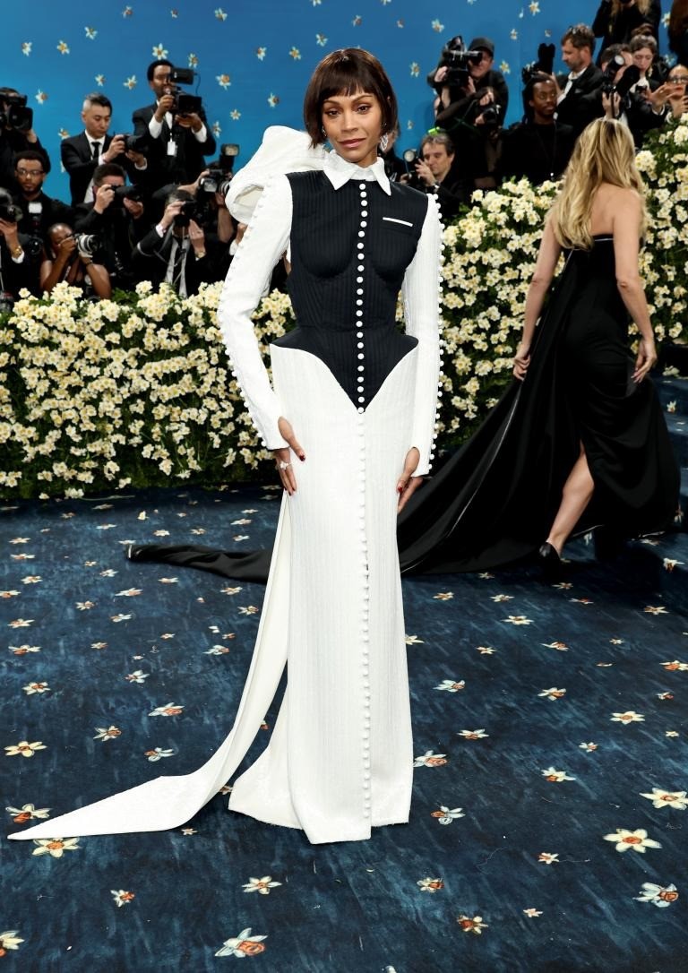 Jennie (BlackPink) kín đáo, Lisa diện quần như nội y ở Met Gala ảnh 12