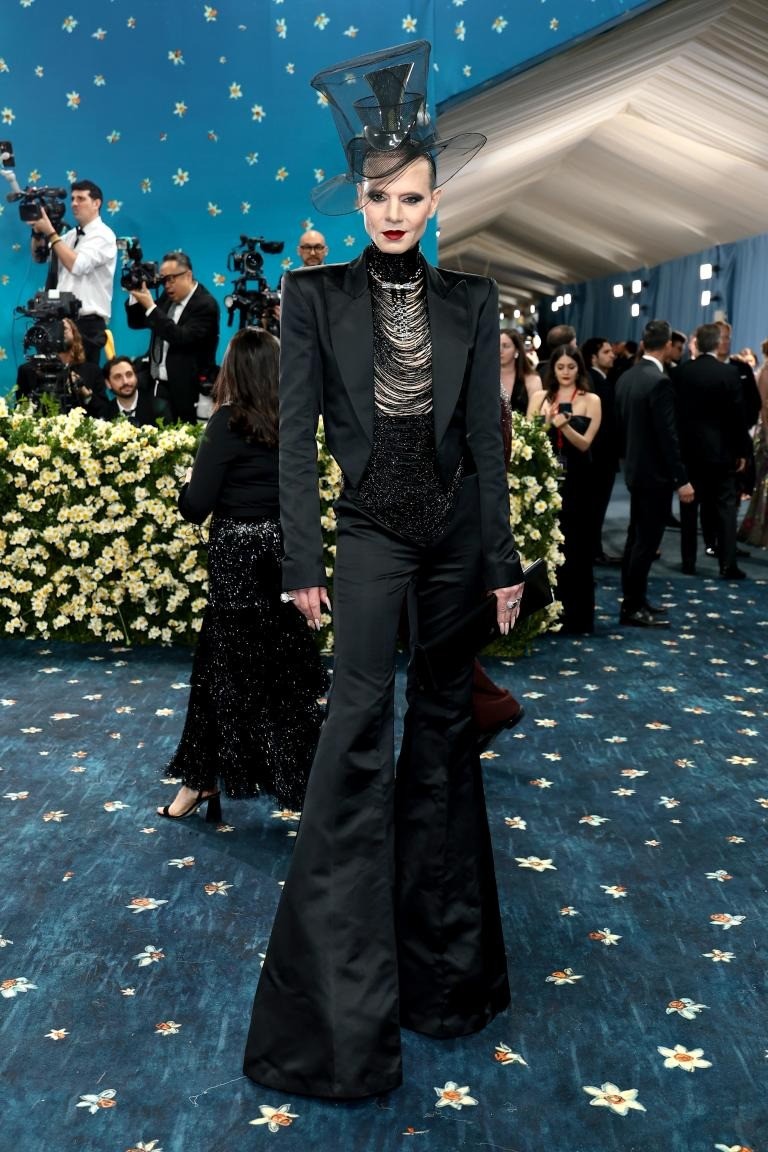 Jennie (BlackPink) kín đáo, Lisa diện quần như nội y ở Met Gala ảnh 14