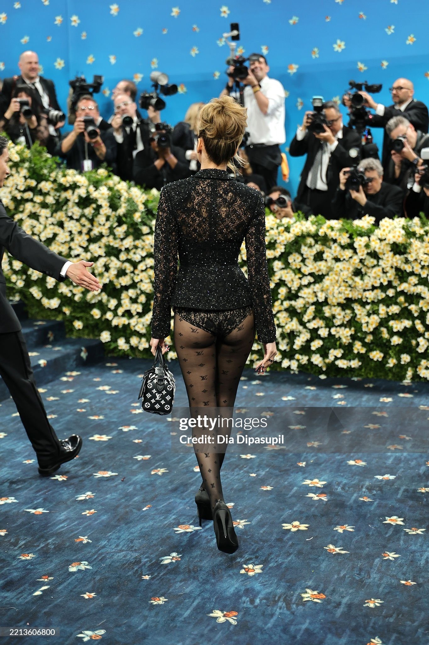Jennie (BlackPink) kín đáo, Lisa diện quần như nội y ở Met Gala ảnh 4