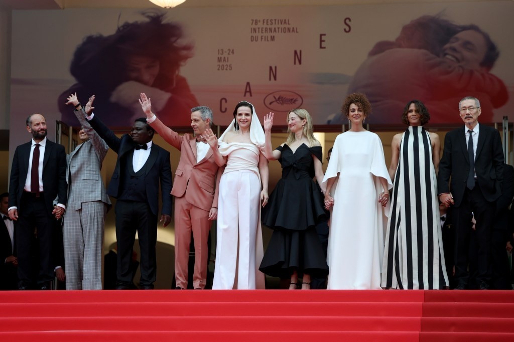 Dàn mỹ nhân đối phó với lệnh cấm khỏa thân trên thảm đỏ khai mạc Cannes 2025 ảnh 2