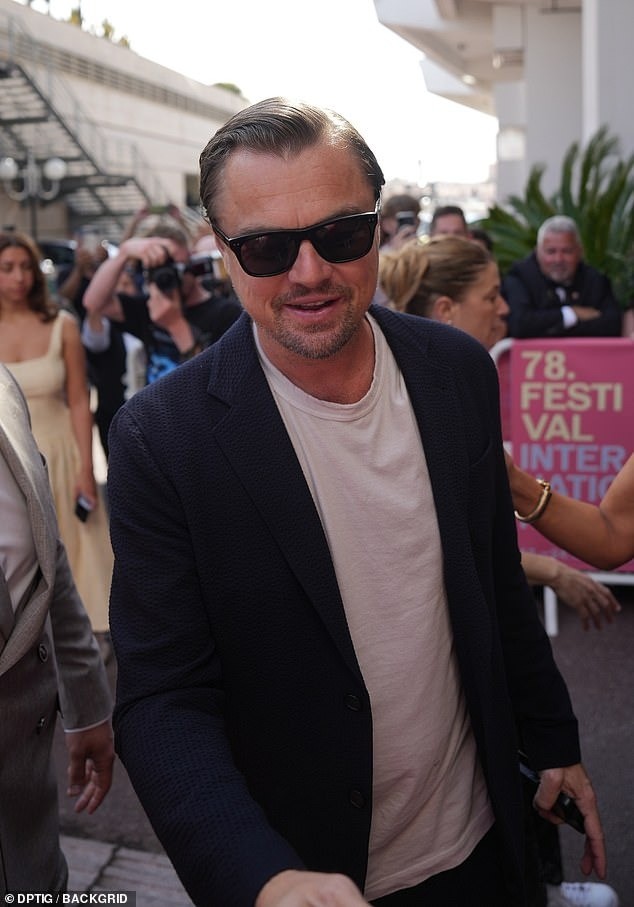 Tom Cruise tình tứ với người cũ, Leonardo Dicaprio gây bất ngờ ở Cannes ảnh 23