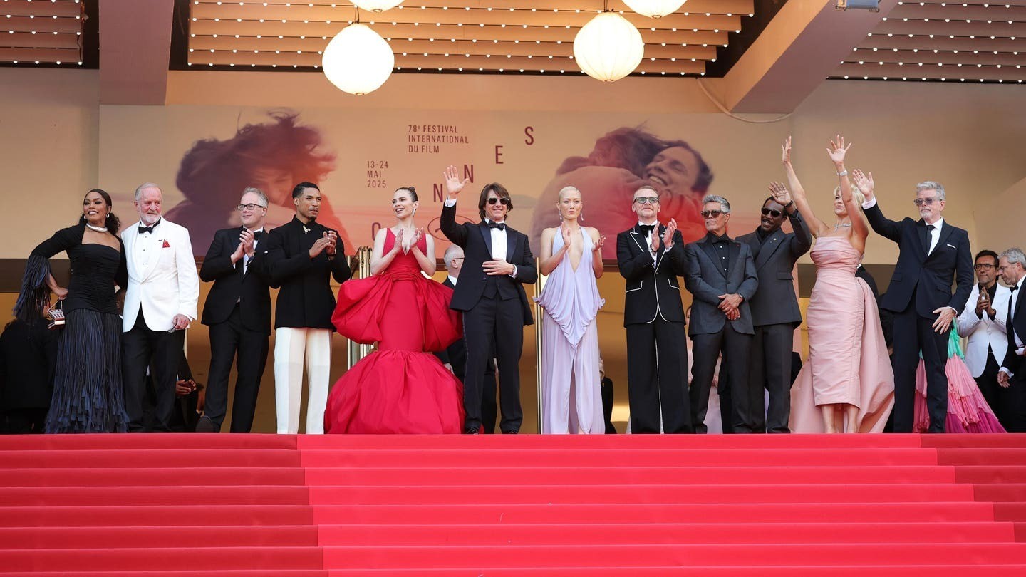 Tom Cruise tình tứ với người cũ, Leonardo Dicaprio gây bất ngờ ở Cannes ảnh 1