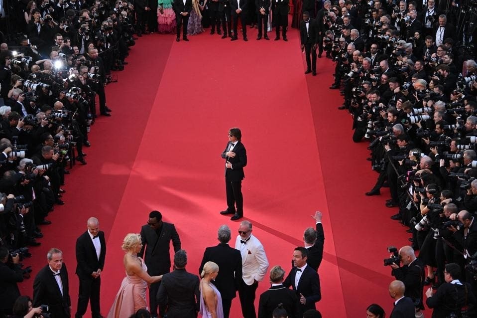 Tom Cruise tình tứ với người cũ, Leonardo Dicaprio gây bất ngờ ở Cannes ảnh 4
