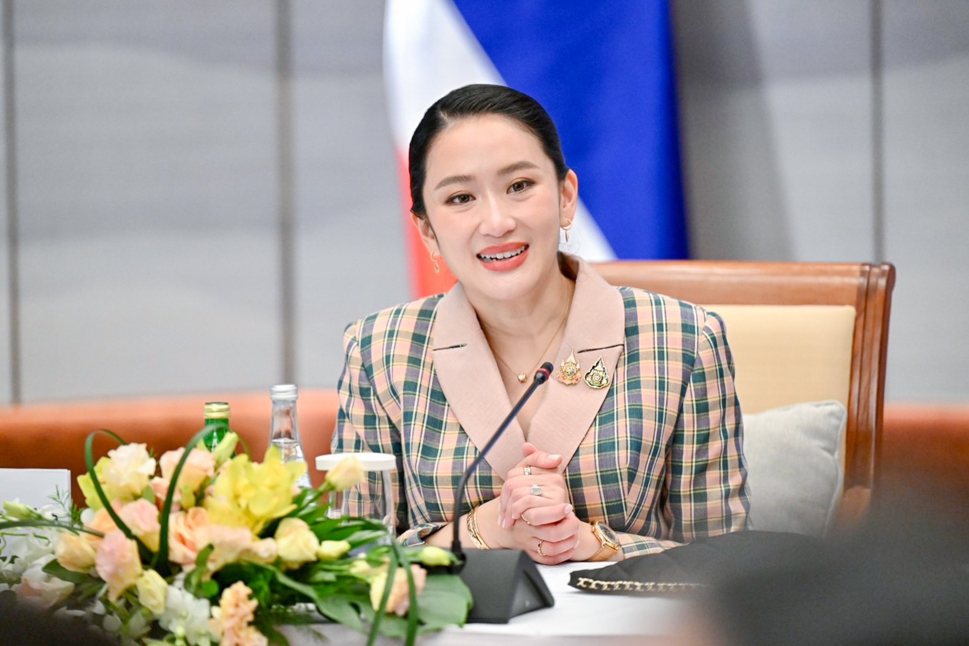 Thời trang ấn tượng của nữ Thủ tướng Thái Lan trong chuyến thăm Việt Nam ảnh 3