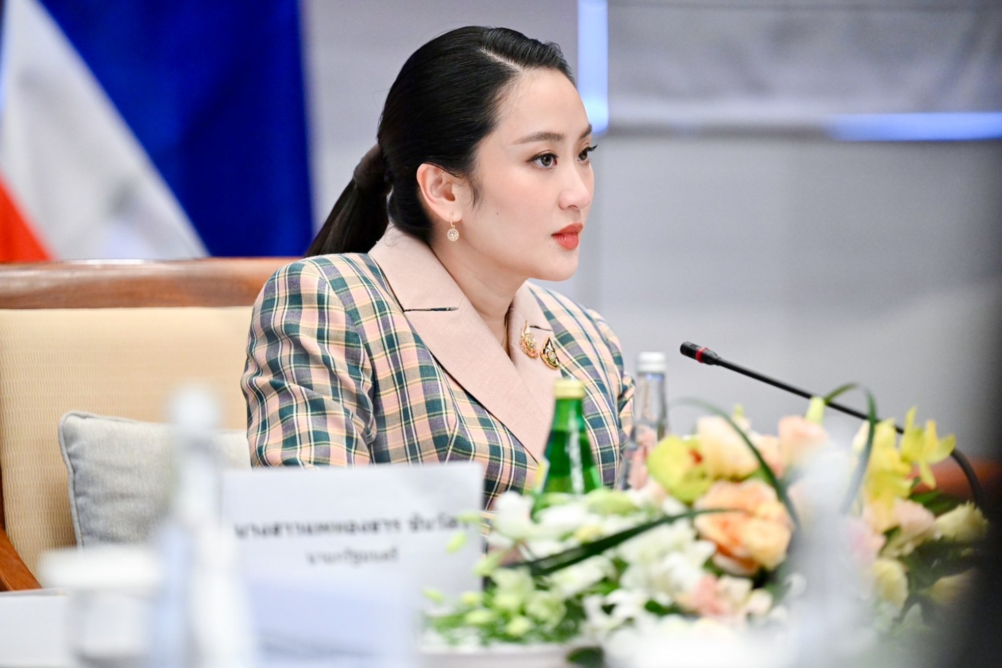 Thời trang ấn tượng của nữ Thủ tướng Thái Lan trong chuyến thăm Việt Nam ảnh 4