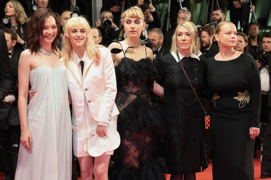 Angelina Jolie đẹp hút hồn, Đường Yên và Cao Viên Viên bị ‘ống kính hung thần’ bóc trần tại Cannes ảnh 18