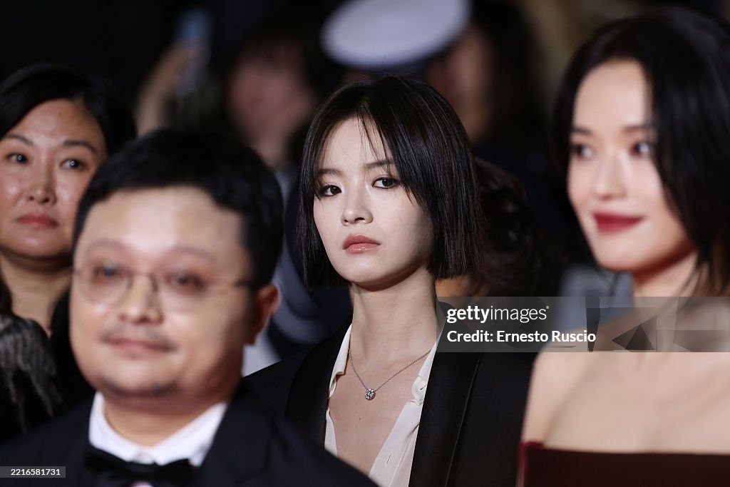 Thư Kỳ đẹp không góc chết, thách thức cả ống kính hung thần ở Cannes ảnh 10