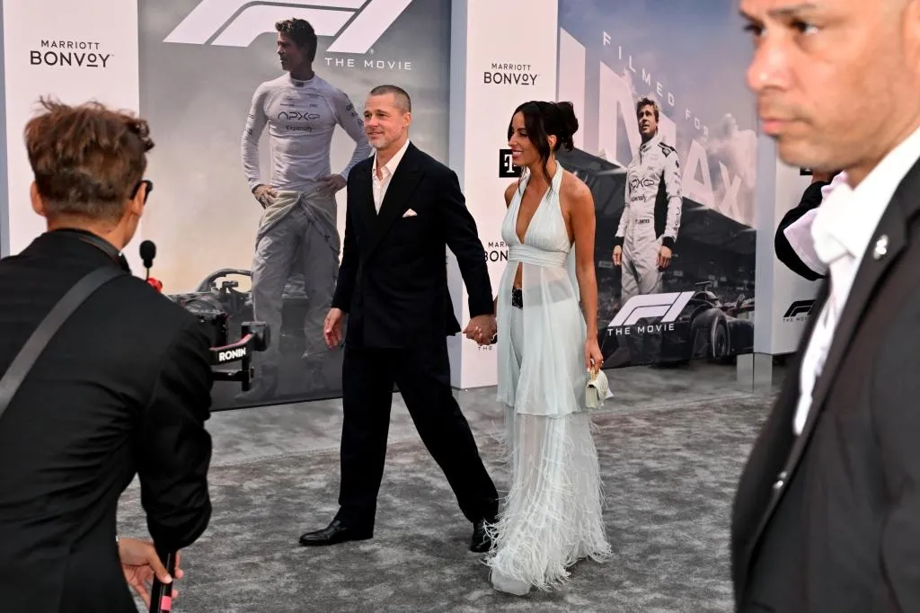 Brad Pitt bên bạn gái kém 29 tuổi ảnh 1