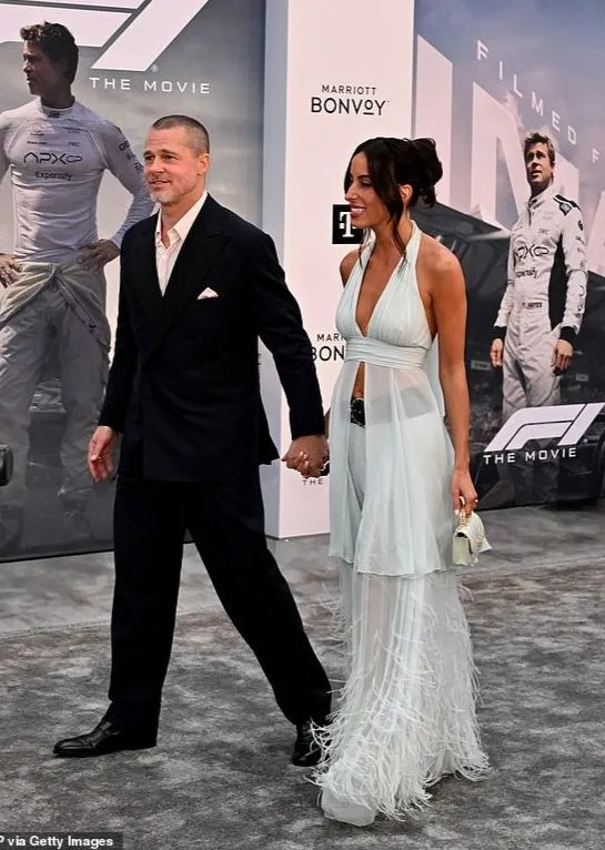 Brad Pitt bên bạn gái kém 29 tuổi ảnh 11