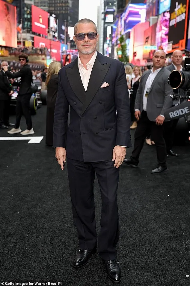 Brad Pitt bên bạn gái kém 29 tuổi ảnh 2