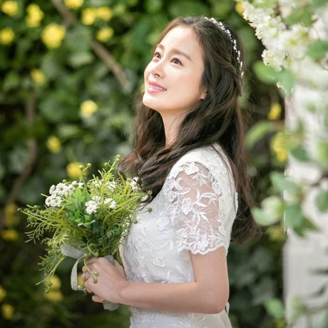 Kim Tae Hee gây chú ý với ảnh cưới - VnExpress Giải trí